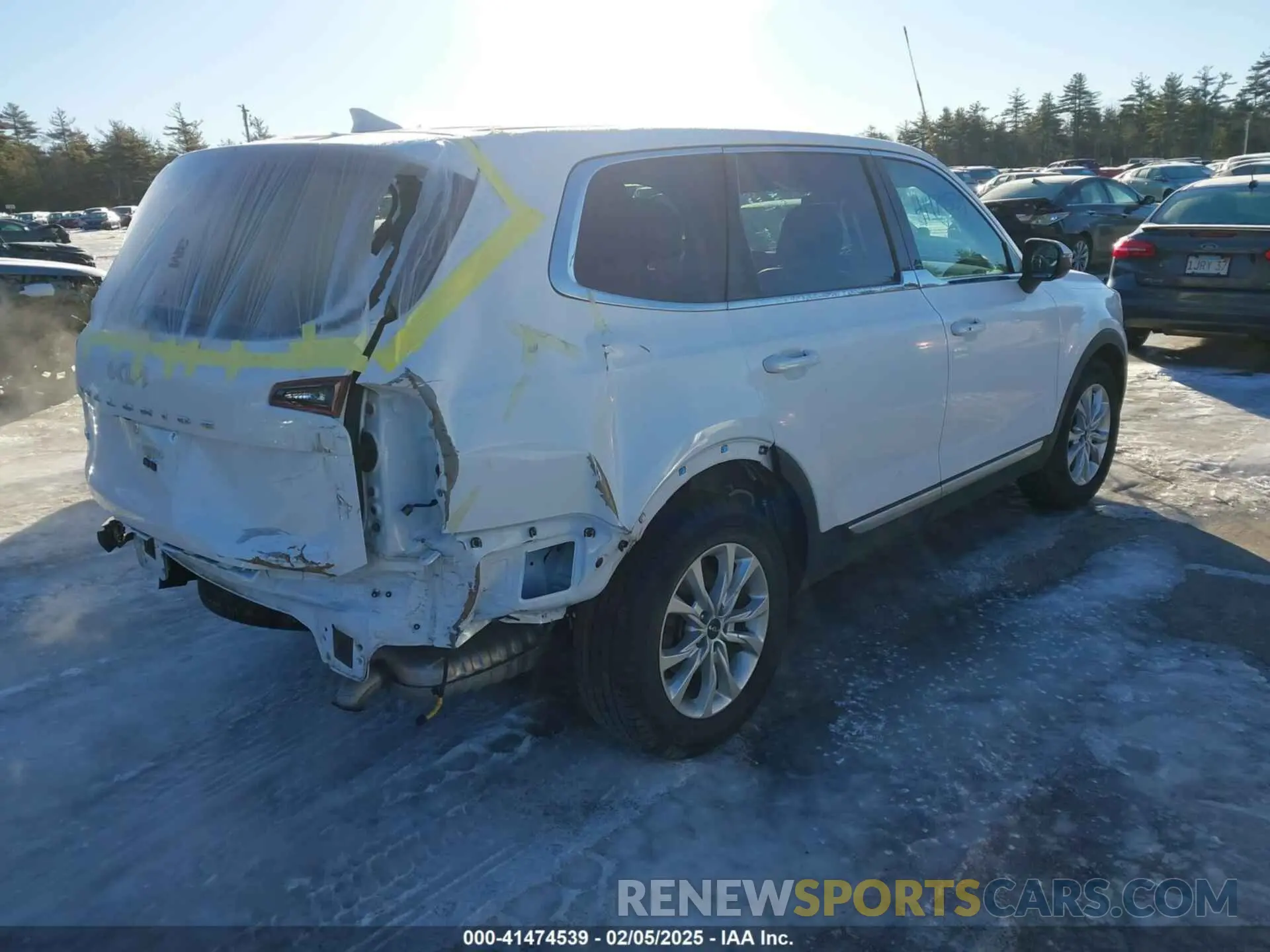 4 Photograph of a damaged car 5XYP2DHC9NG283319 KIA TELLURIDE 2022