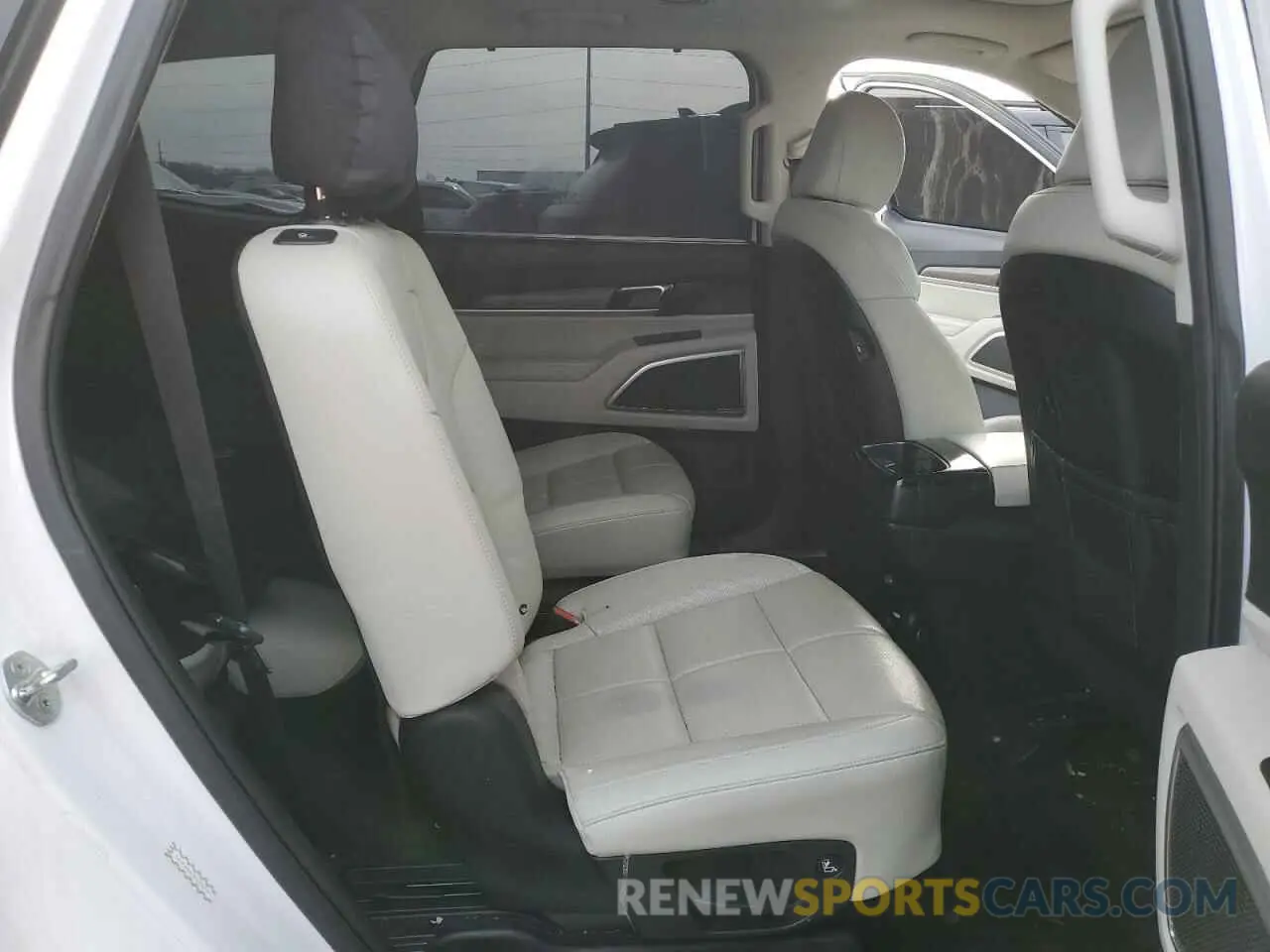 10 Photograph of a damaged car 5XYP34HC0NG212877 KIA TELLURIDE 2022