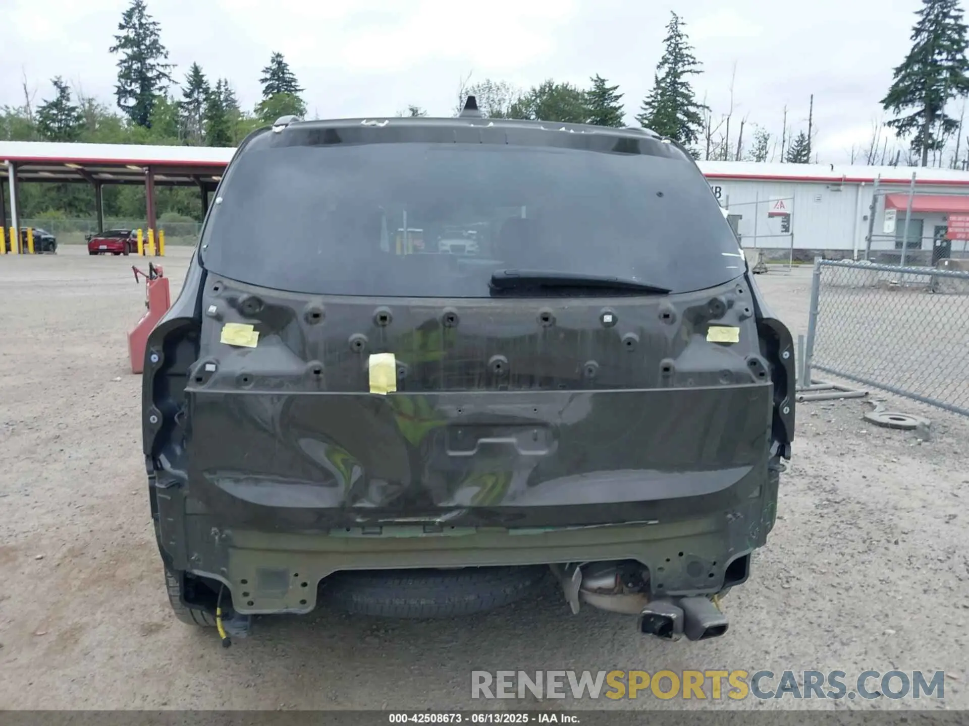 17 Photograph of a damaged car 5XYP34HC1NG316438 KIA TELLURIDE 2022