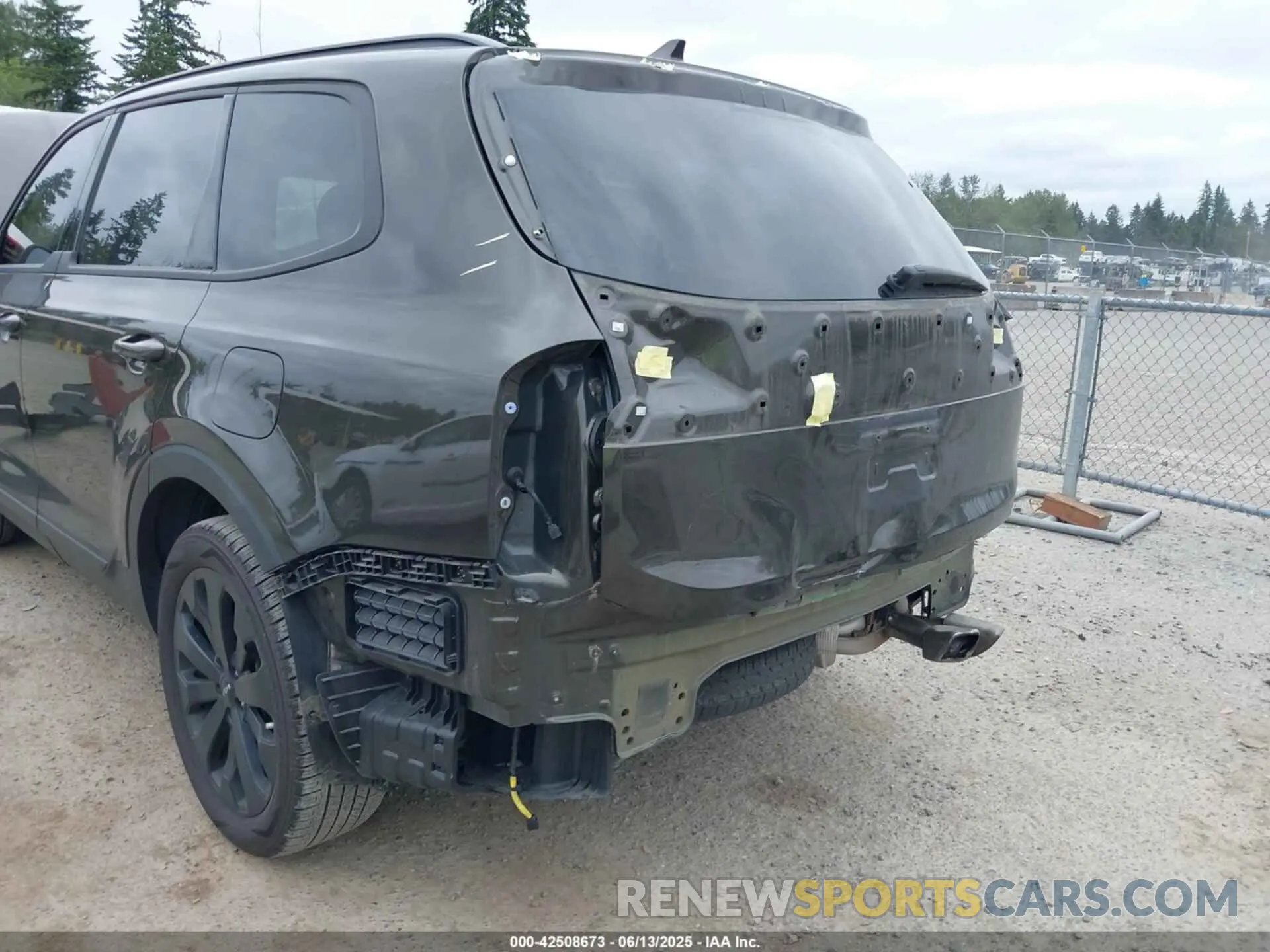 18 Photograph of a damaged car 5XYP34HC1NG316438 KIA TELLURIDE 2022
