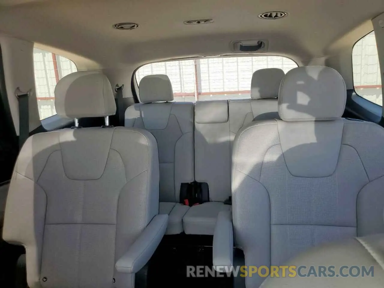 10 Photograph of a damaged car 5XYP34HC3NG237157 KIA TELLURIDE 2022