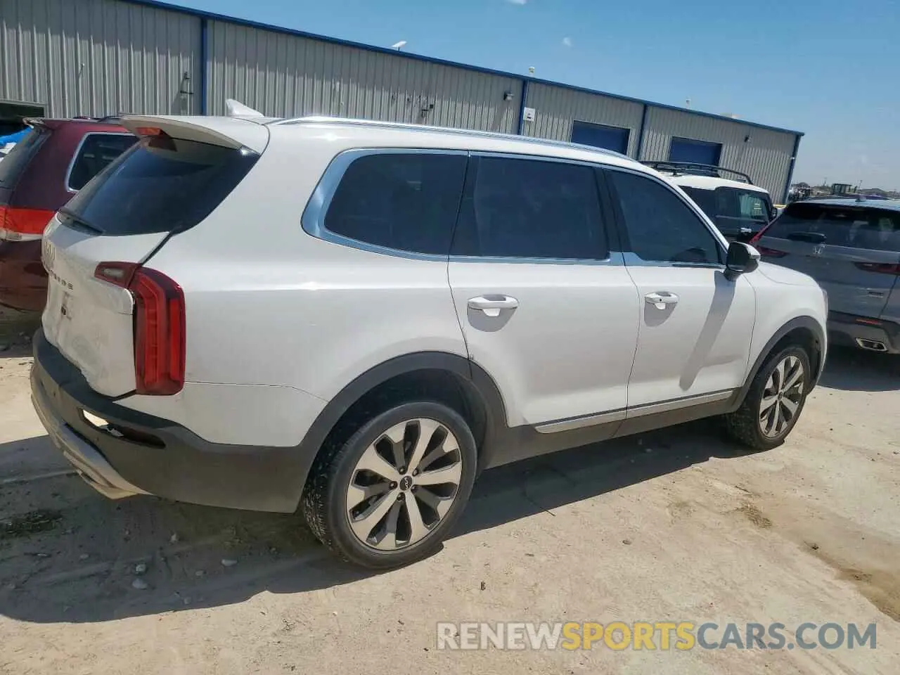 3 Photograph of a damaged car 5XYP34HC3NG237157 KIA TELLURIDE 2022