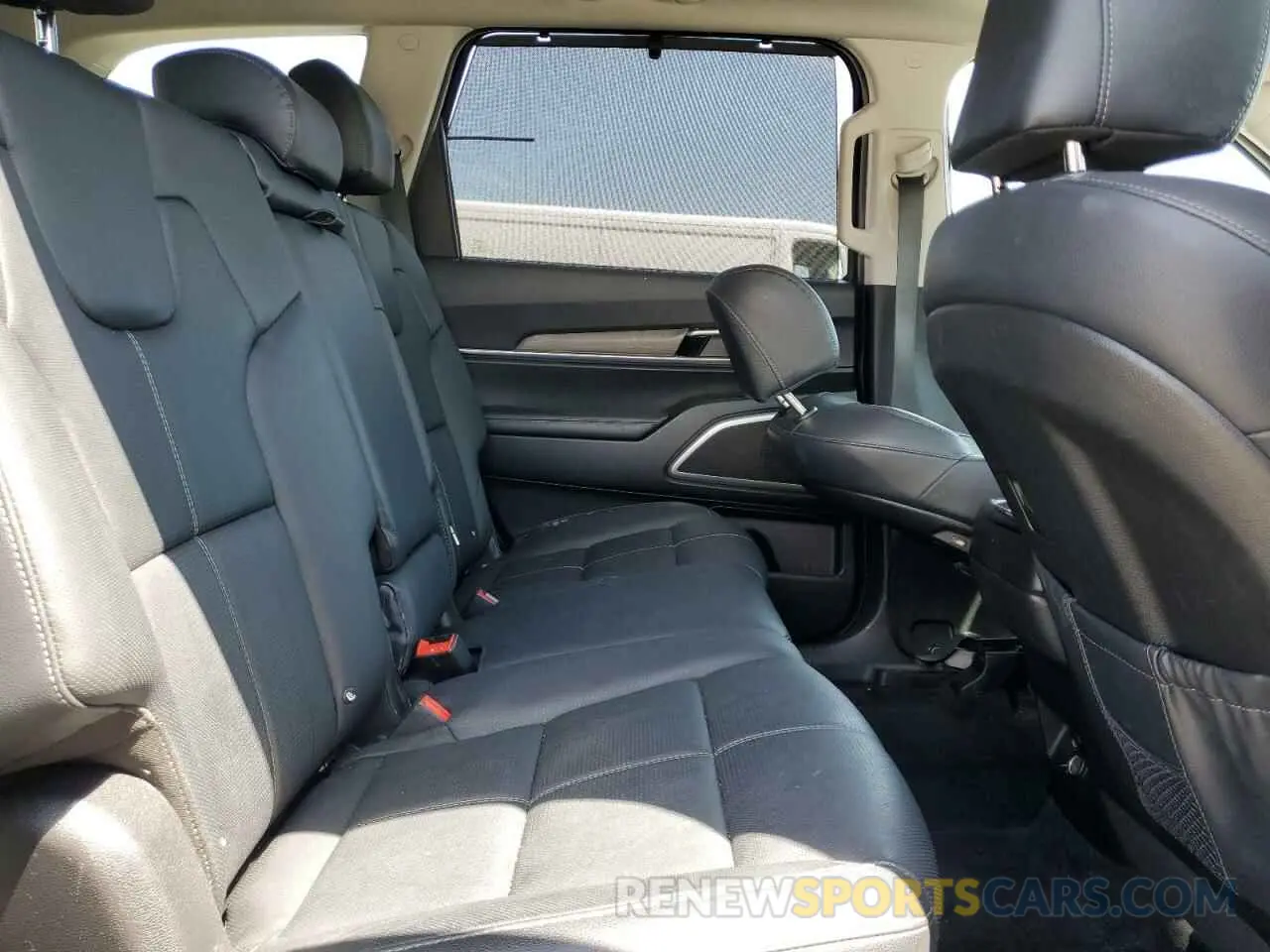 11 Photograph of a damaged car 5XYP34HC5NG282889 KIA TELLURIDE 2022