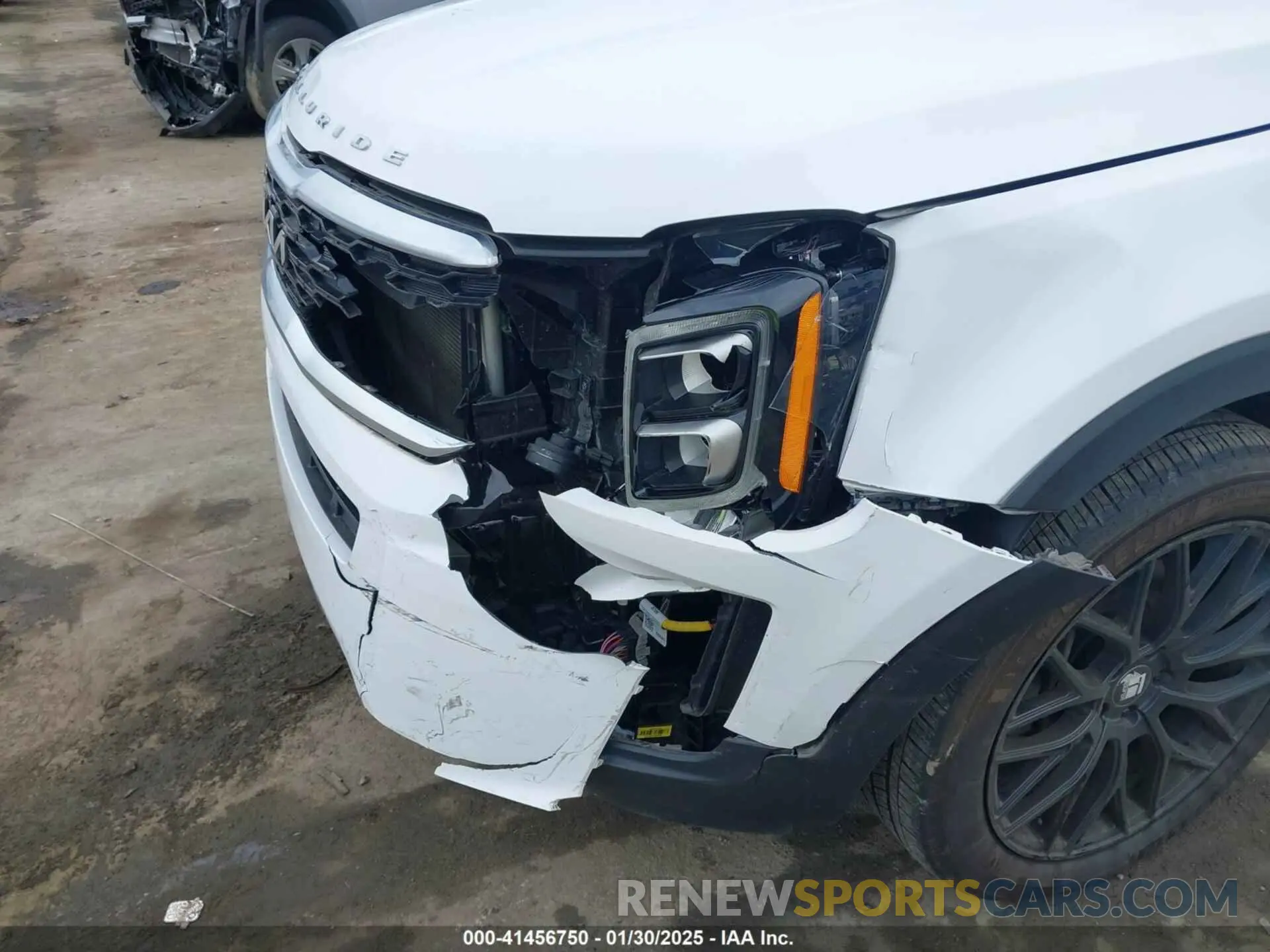 17 Photograph of a damaged car 5XYP34HC7NG243527 KIA TELLURIDE 2022