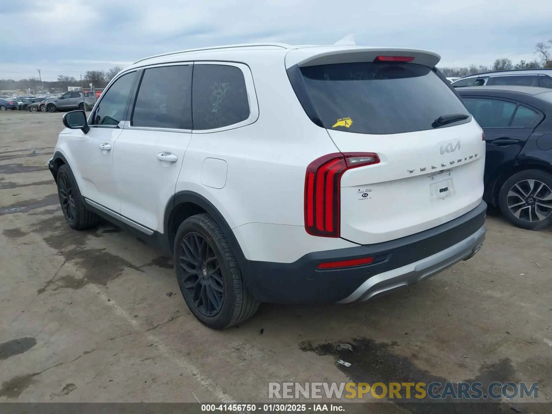 3 Photograph of a damaged car 5XYP34HC7NG243527 KIA TELLURIDE 2022
