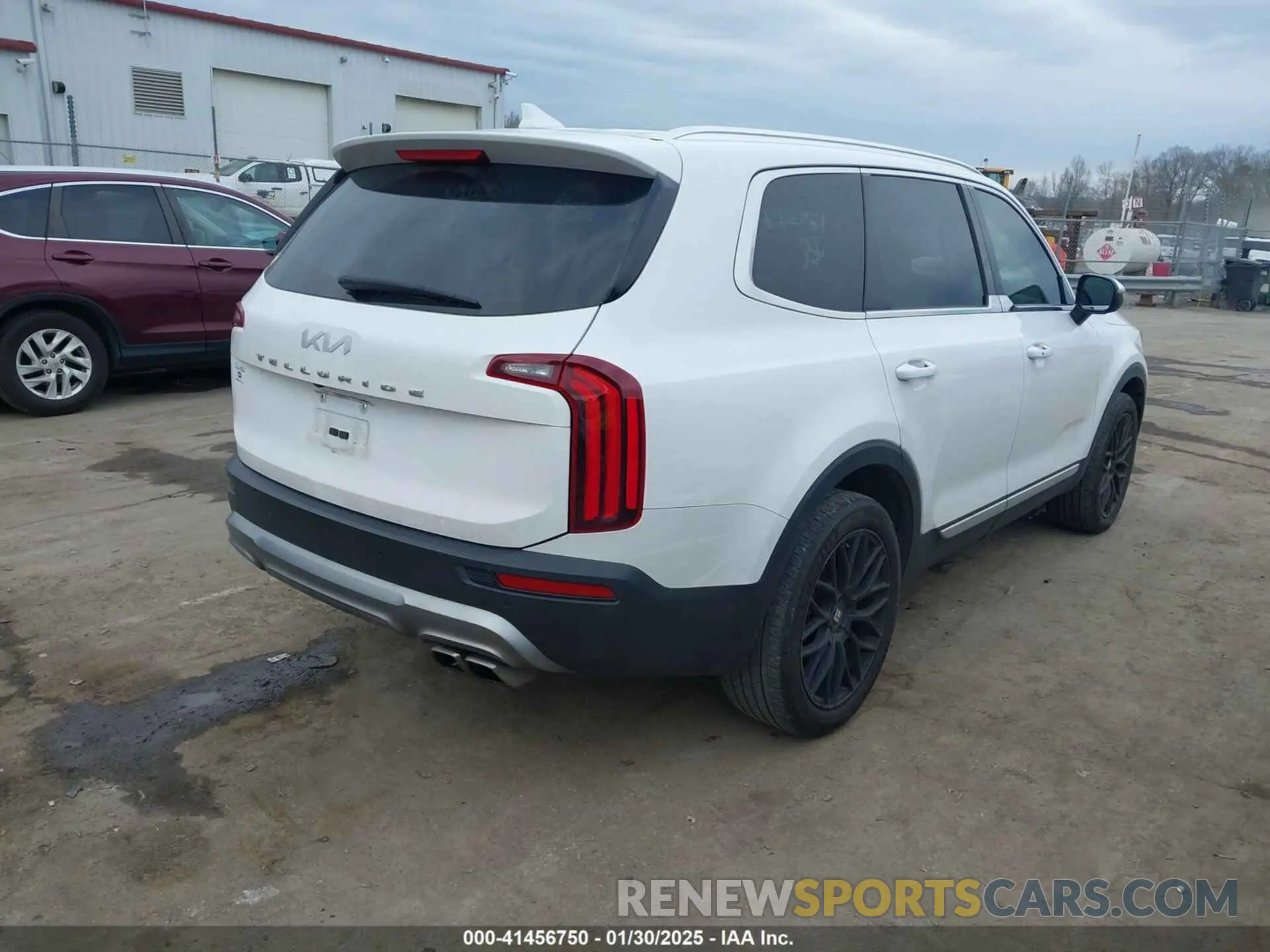 4 Photograph of a damaged car 5XYP34HC7NG243527 KIA TELLURIDE 2022