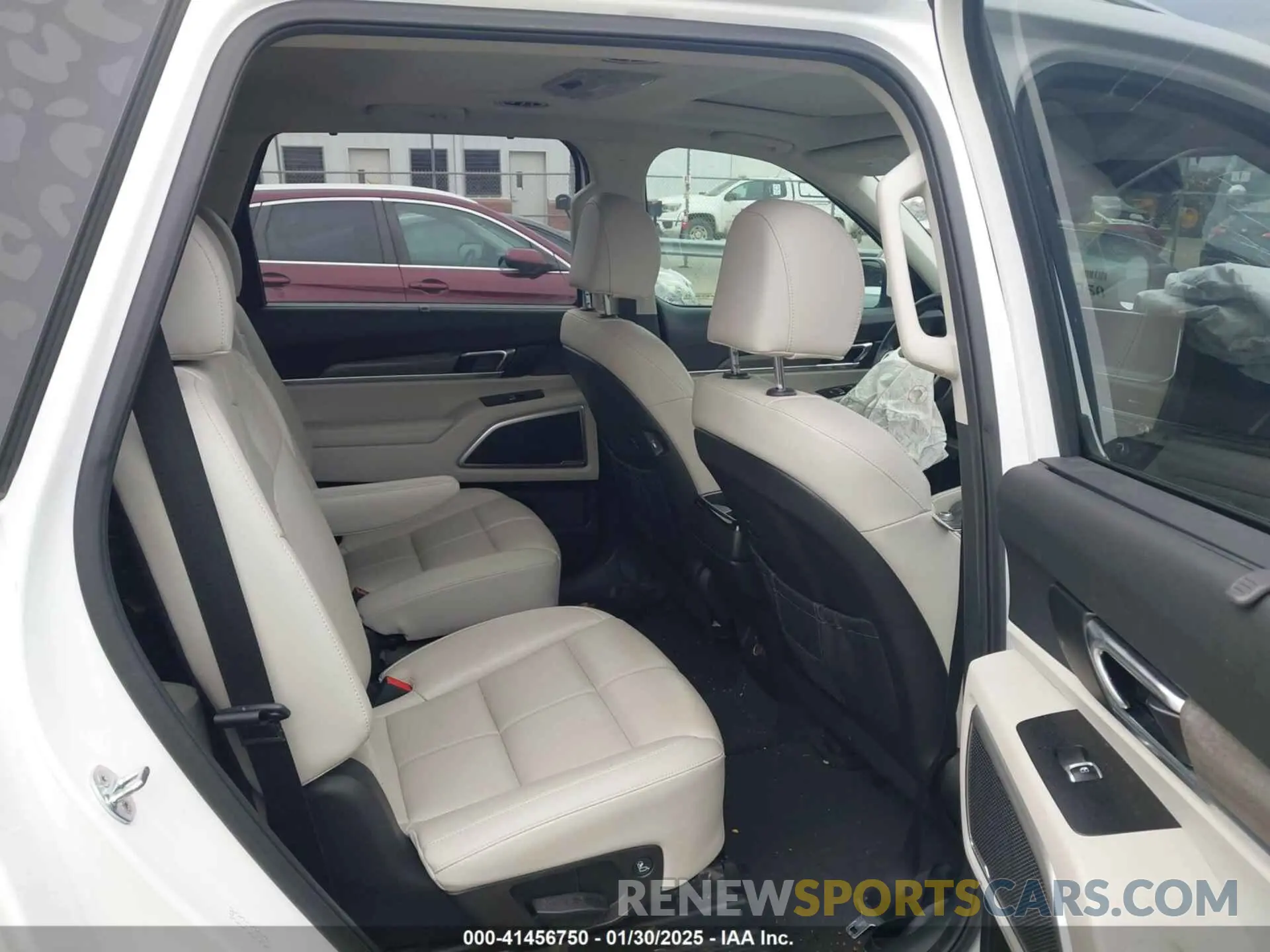 8 Photograph of a damaged car 5XYP34HC7NG243527 KIA TELLURIDE 2022