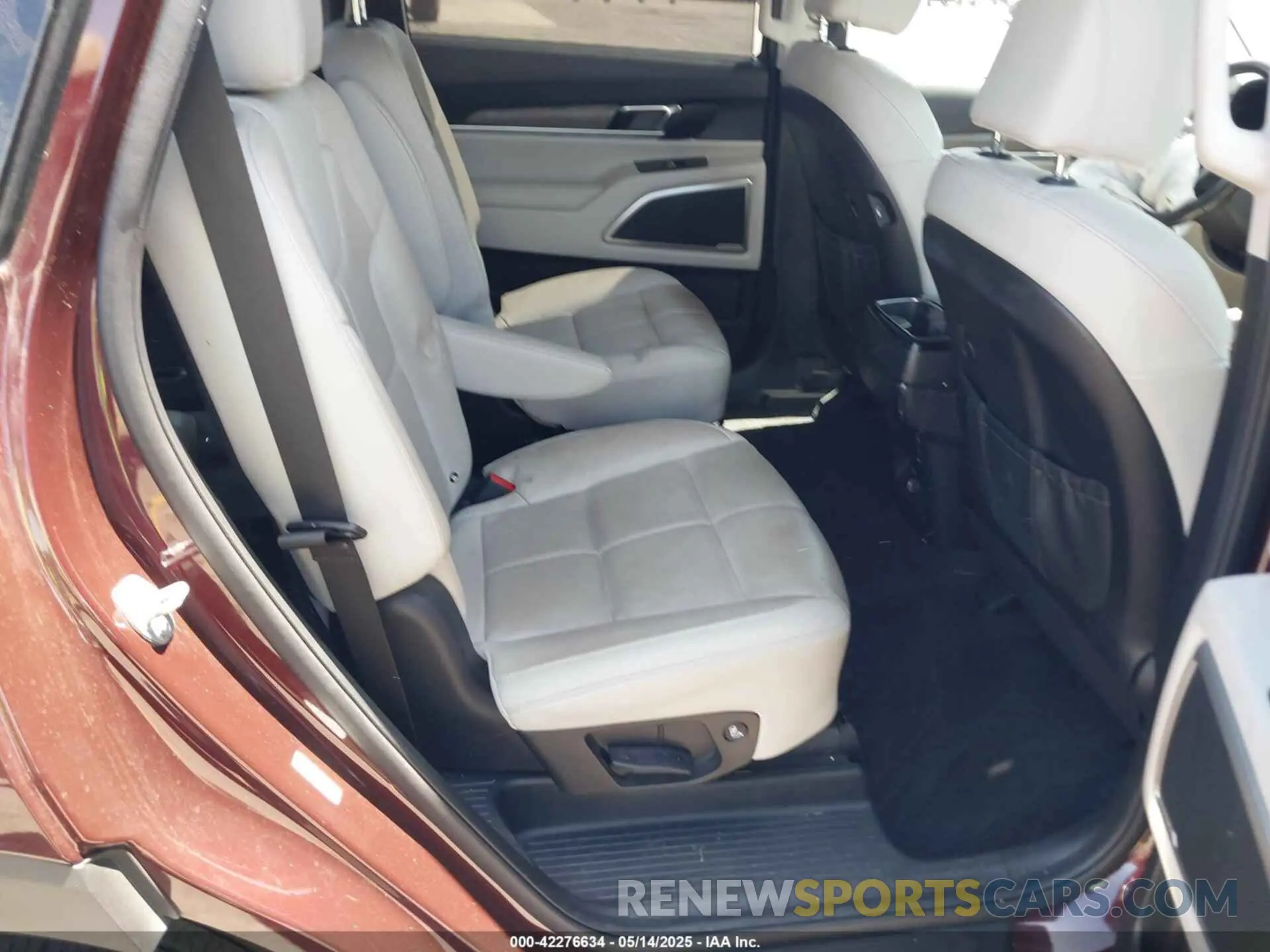 8 Photograph of a damaged car 5XYP34HC9NG265433 KIA TELLURIDE 2022