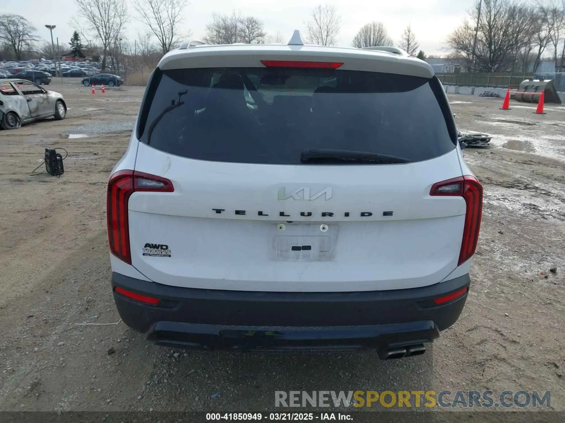 17 Photograph of a damaged car 5XYP3DHC3NG204367 KIA TELLURIDE 2022