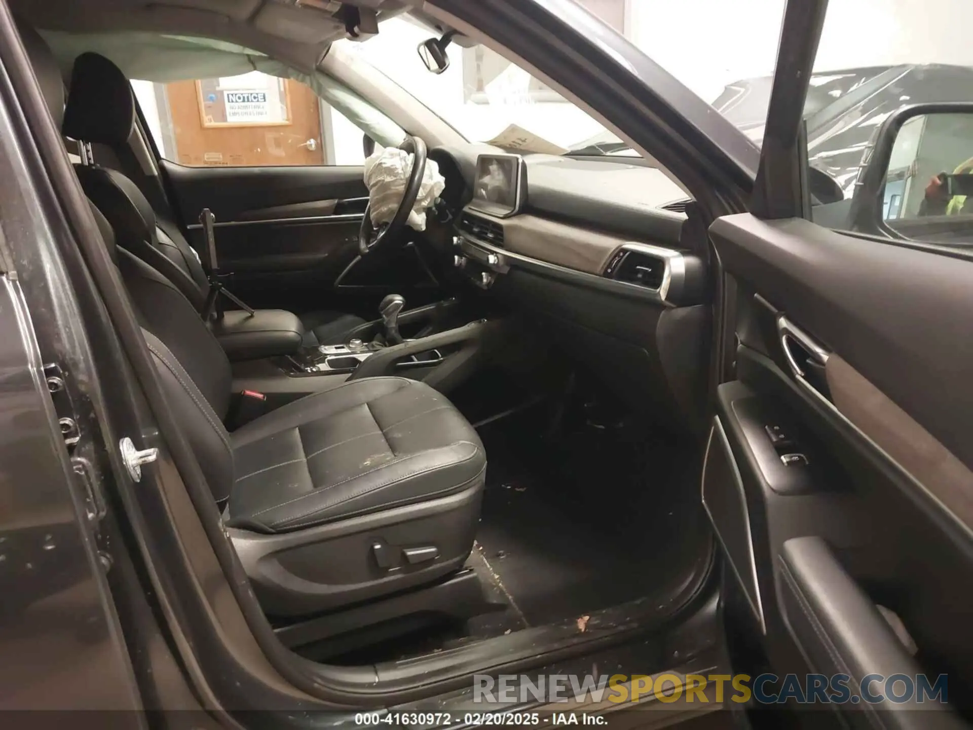 5 Photograph of a damaged car 5XYP3DHC4NG209772 KIA TELLURIDE 2022