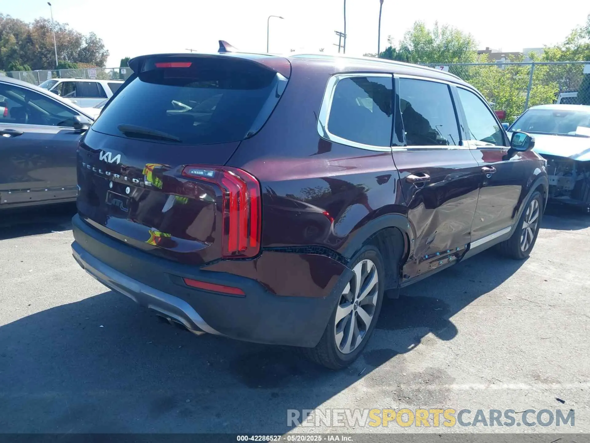 4 Photograph of a damaged car 5XYP3DHC5NG230081 KIA TELLURIDE 2022