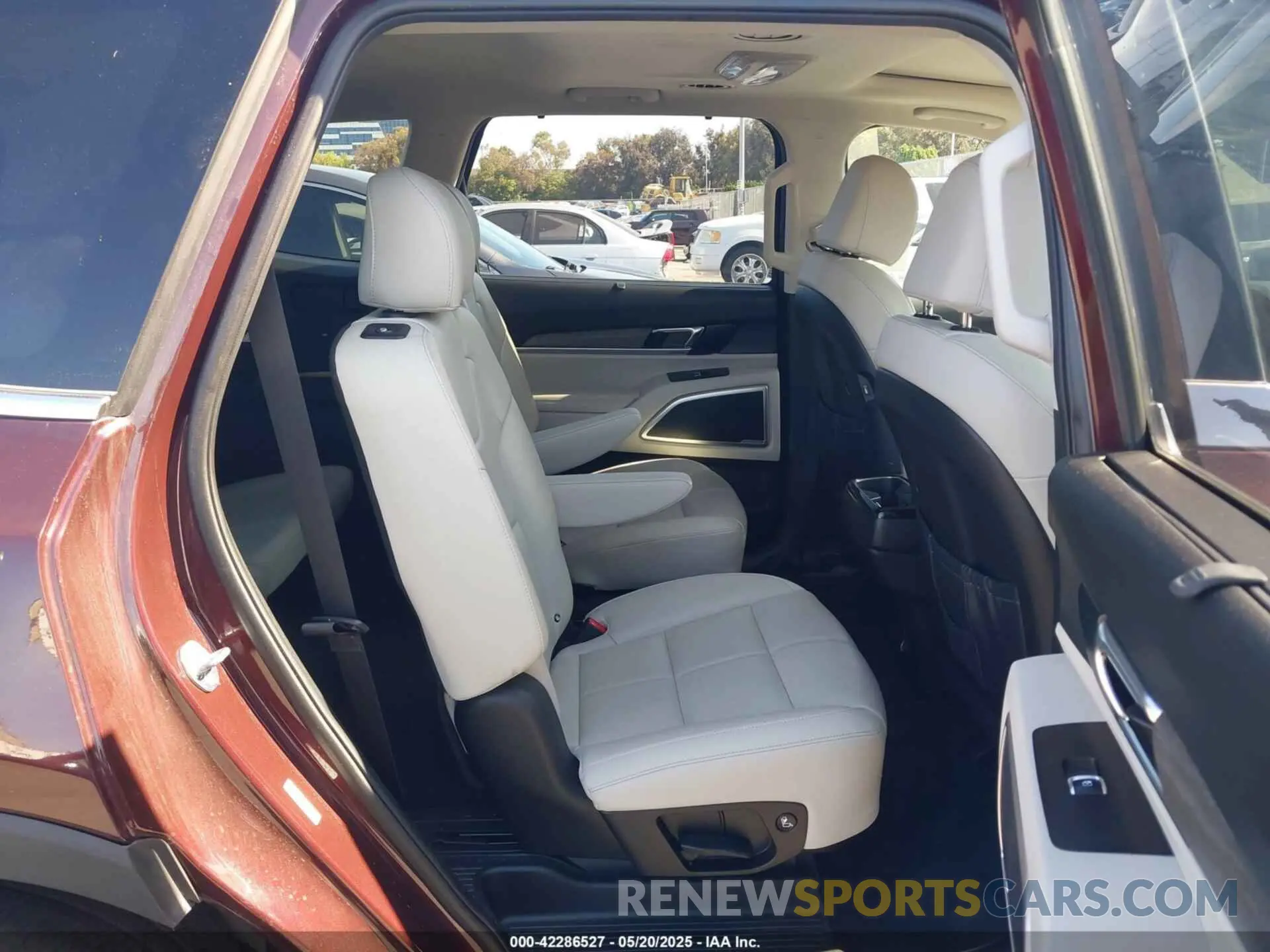 8 Photograph of a damaged car 5XYP3DHC5NG230081 KIA TELLURIDE 2022