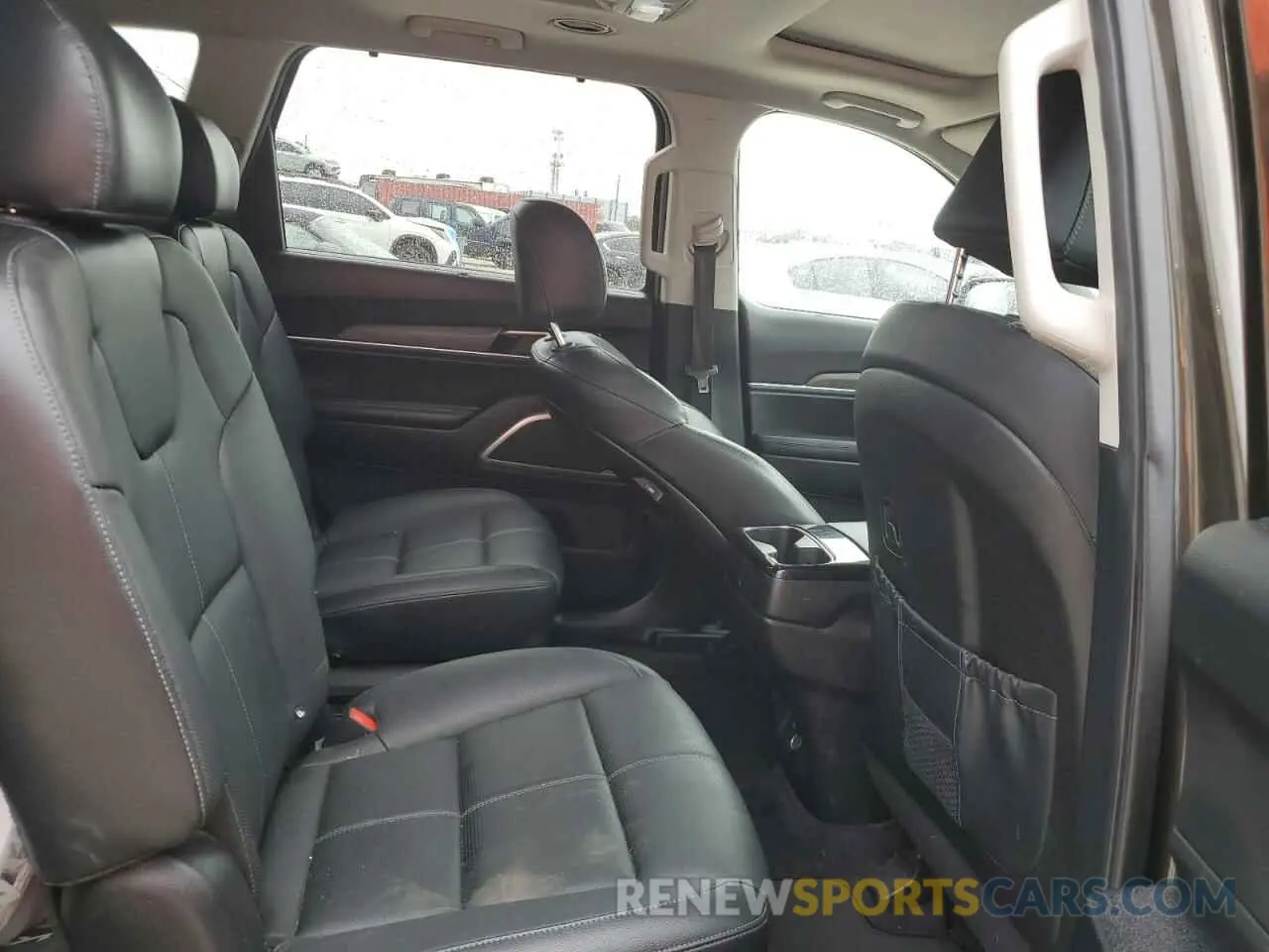 11 Photograph of a damaged car 5XYP3DHC6NG265213 KIA TELLURIDE 2022