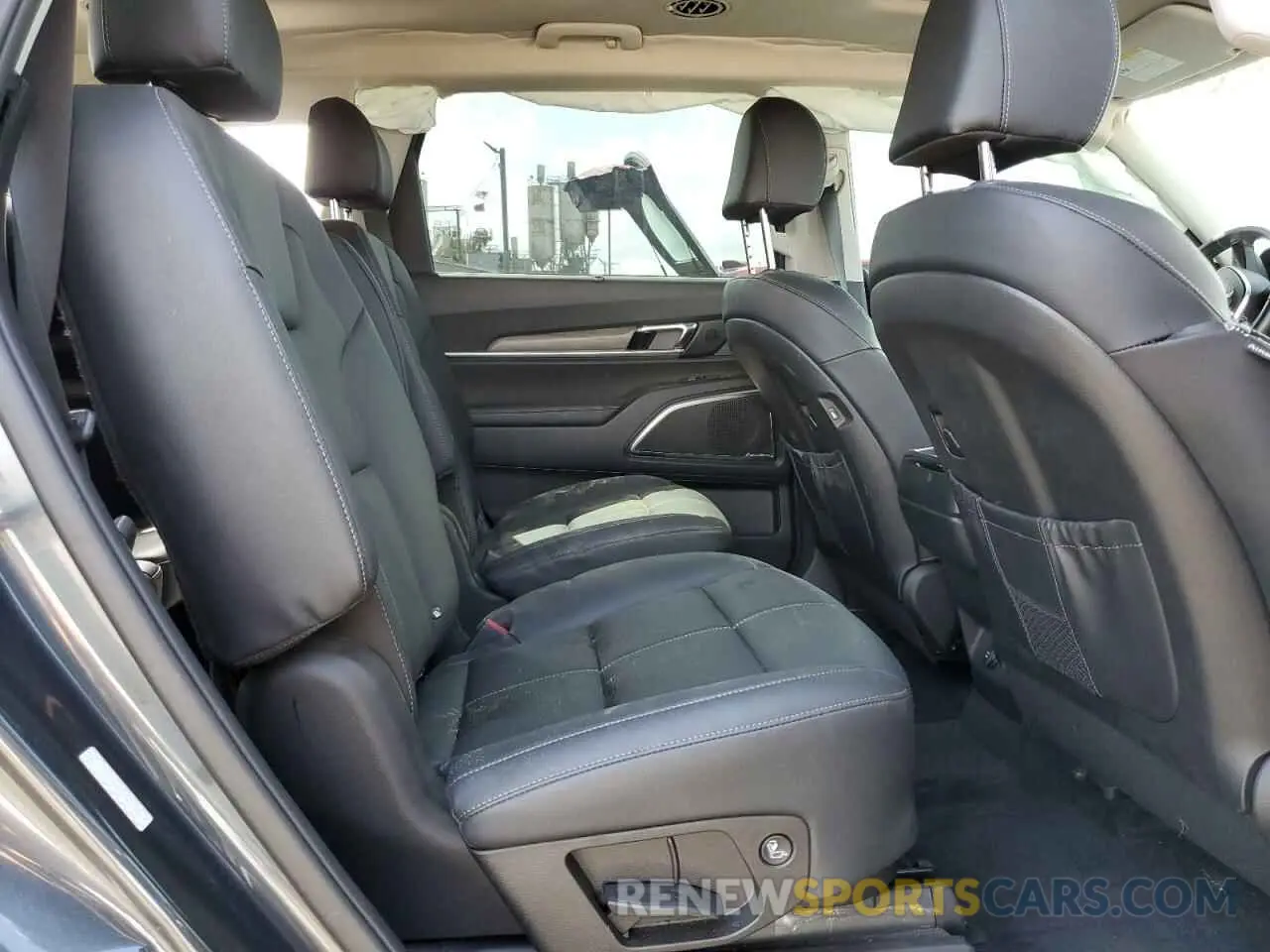 11 Photograph of a damaged car 5XYP54HC3NG266314 KIA TELLURIDE 2022