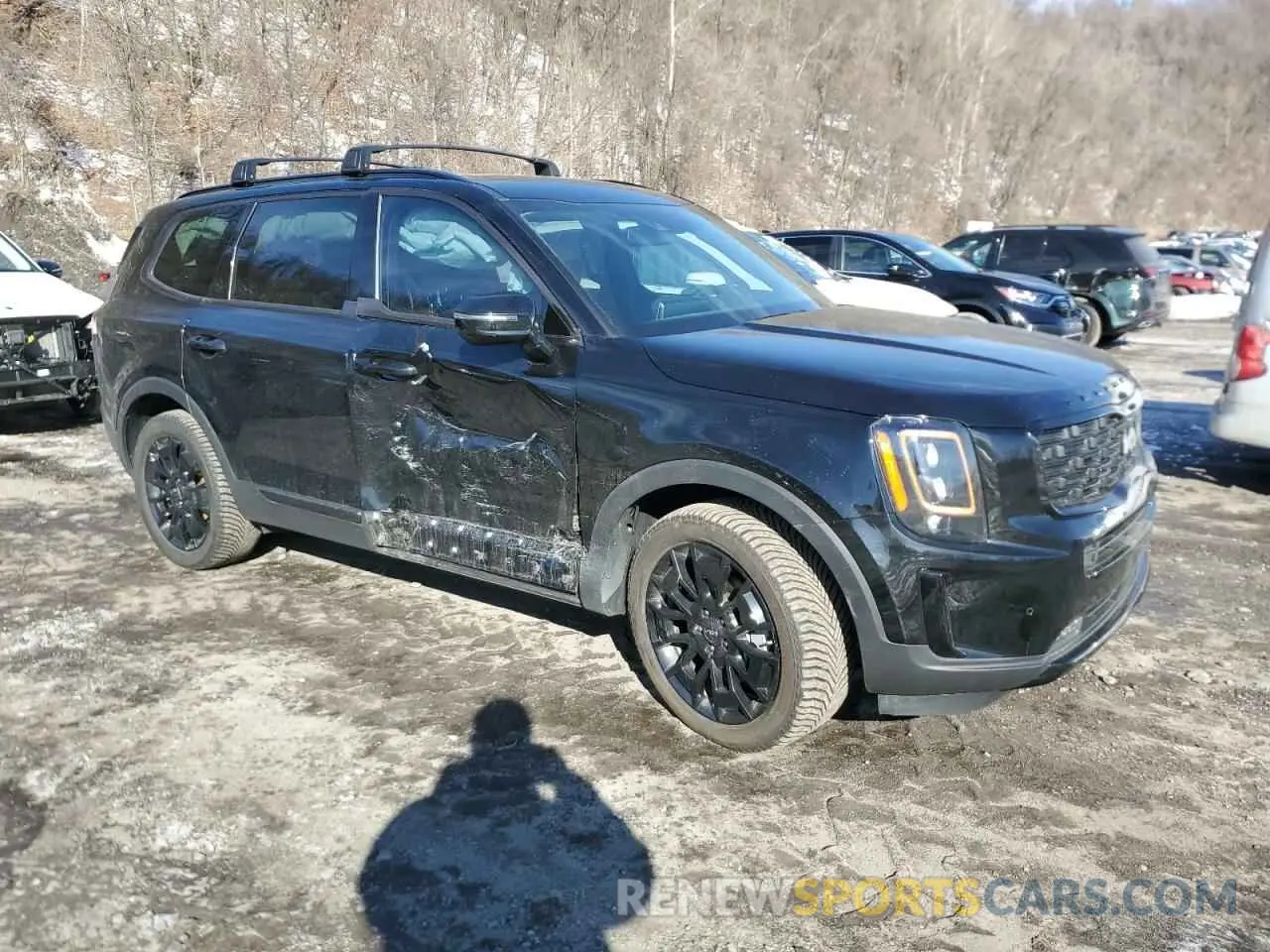 4 Photograph of a damaged car 5XYP5DHC1NG323836 KIA TELLURIDE 2022