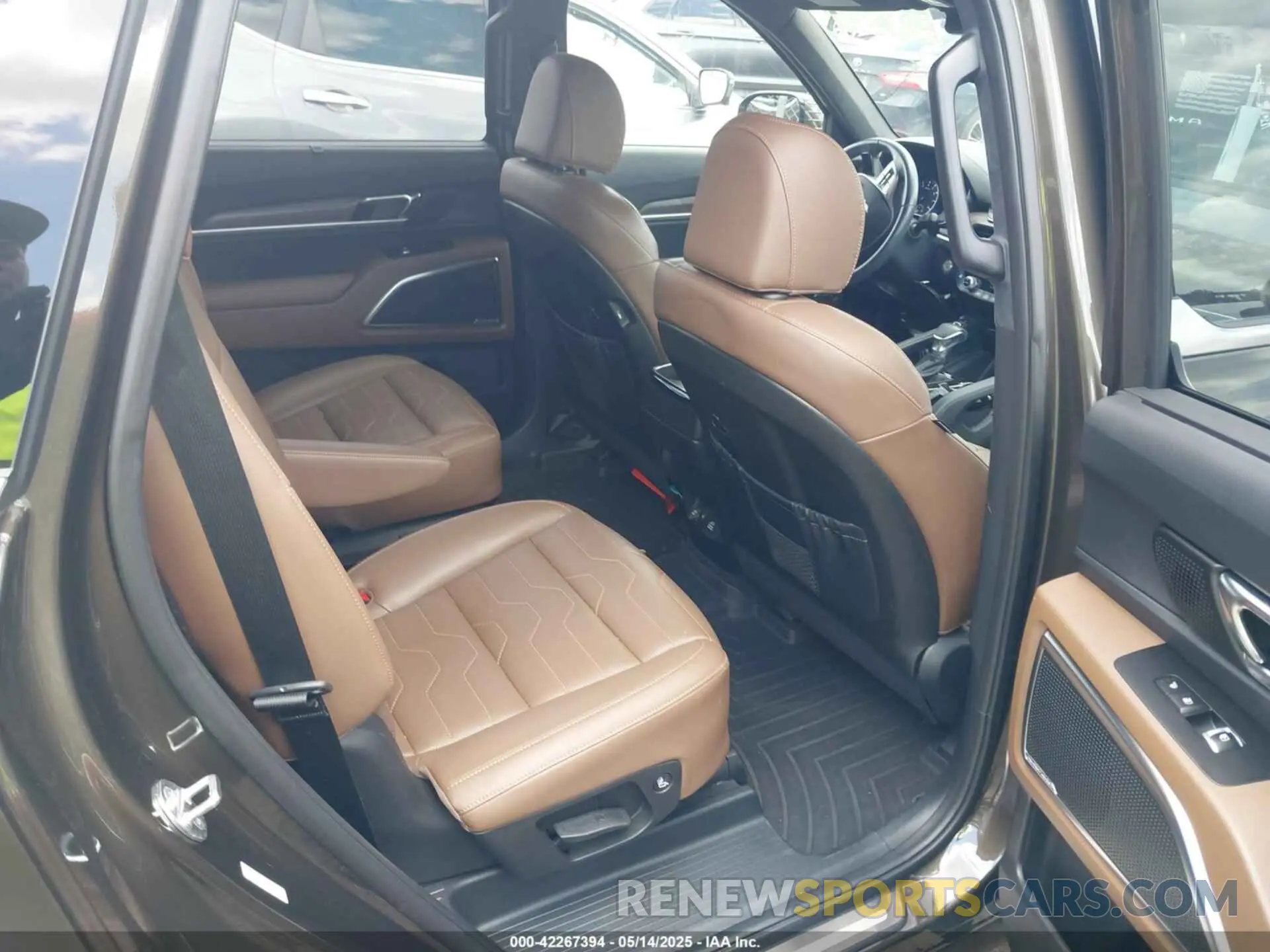 8 Photograph of a damaged car 5XYP5DHC3NG306763 KIA TELLURIDE 2022