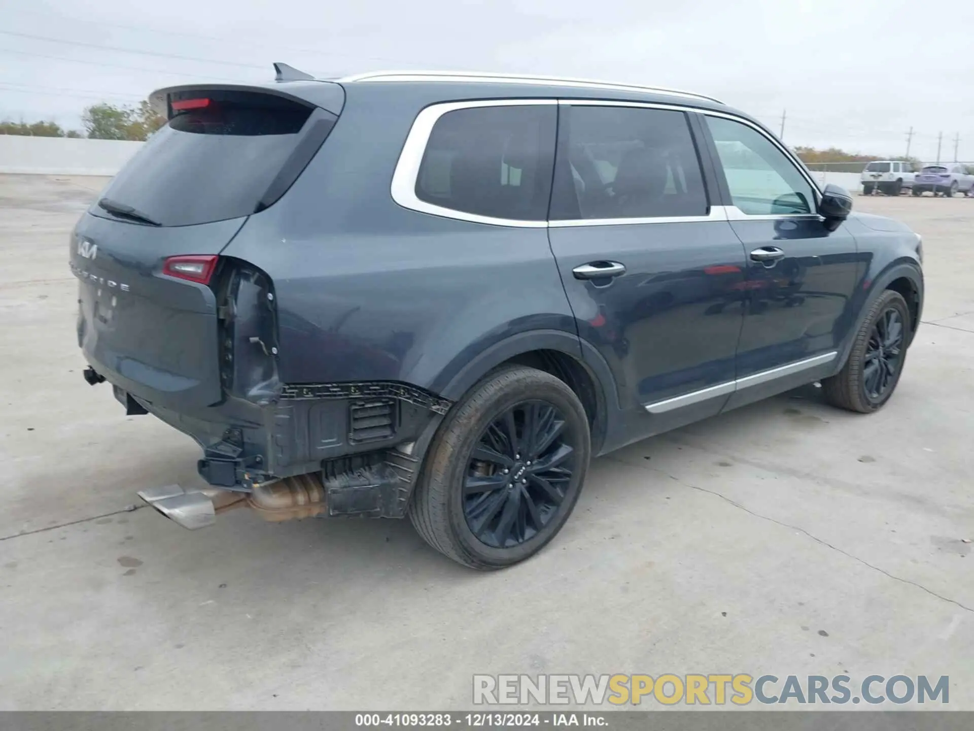 4 Photograph of a damaged car 5XYP5DHC3NG317214 KIA TELLURIDE 2022