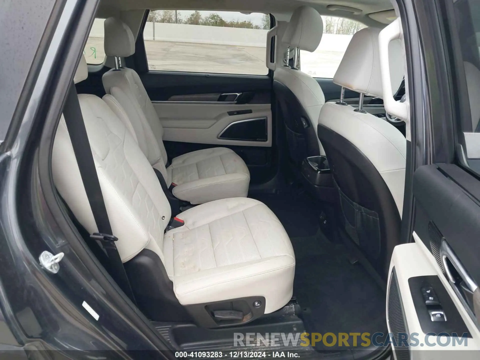 8 Photograph of a damaged car 5XYP5DHC3NG317214 KIA TELLURIDE 2022