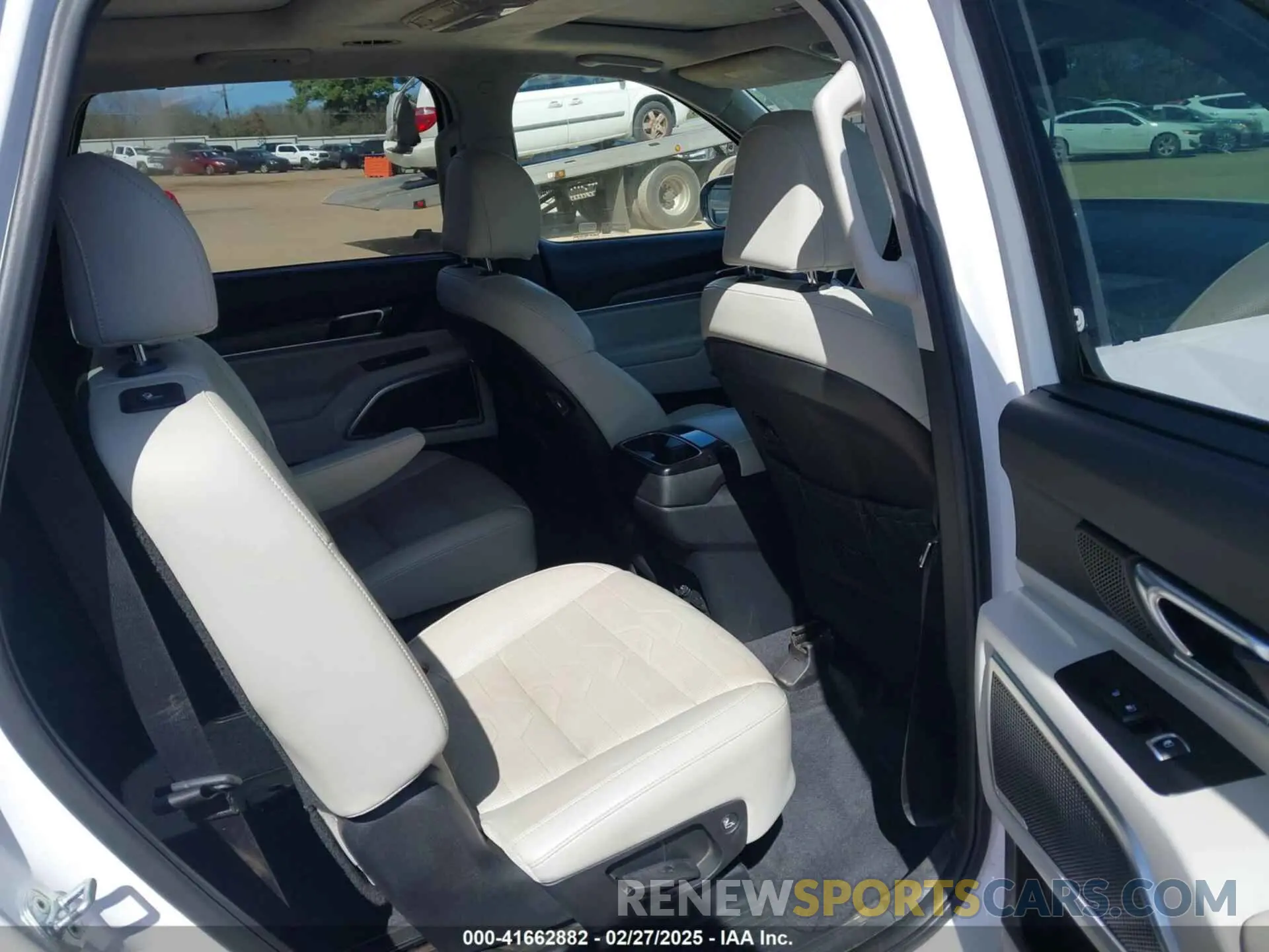 8 Photograph of a damaged car 5XYP5DHC4NG272901 KIA TELLURIDE 2022
