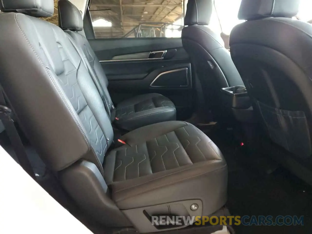 11 Photograph of a damaged car 5XYP5DHC4NG289407 KIA TELLURIDE 2022