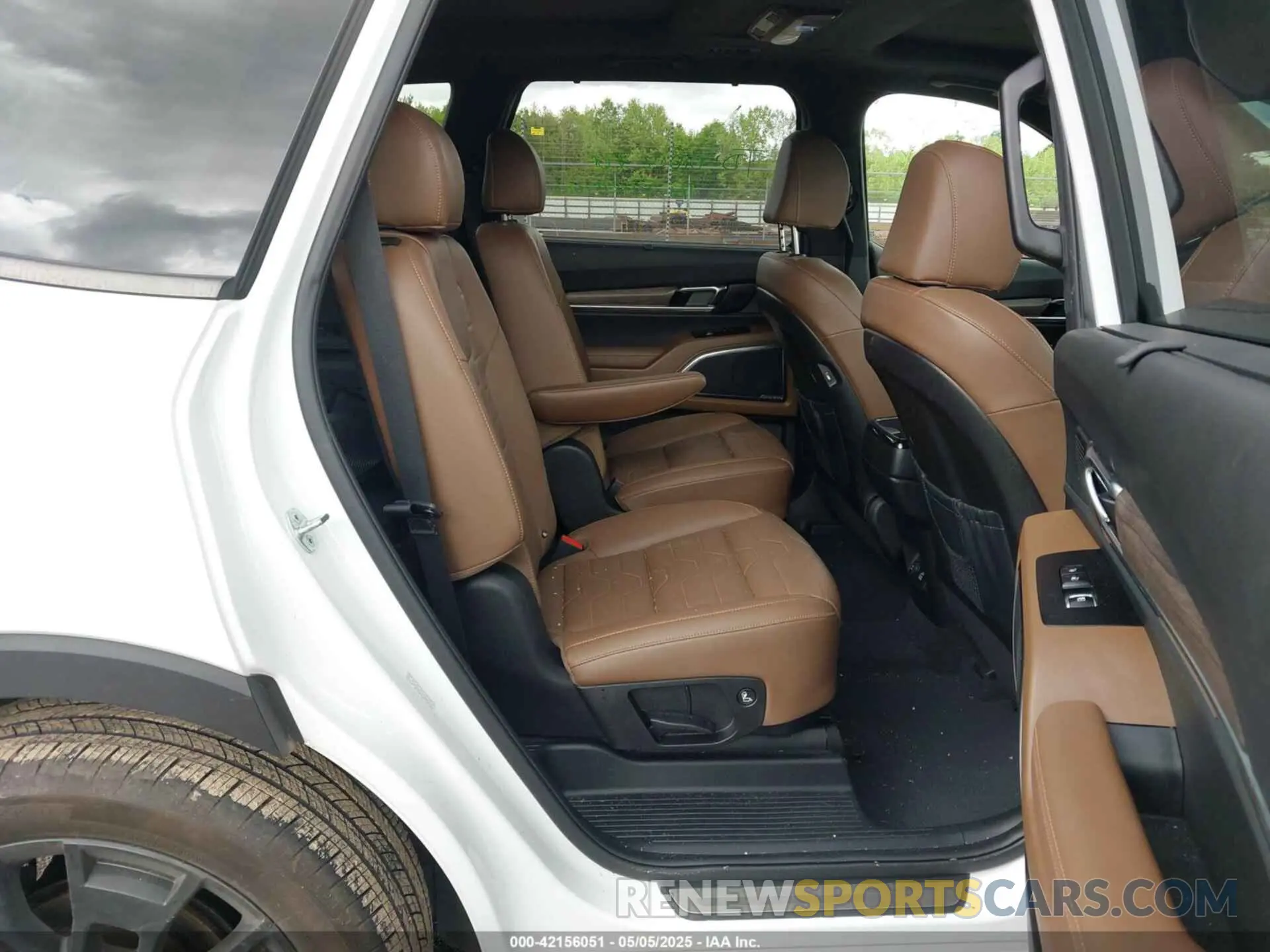 8 Photograph of a damaged car 5XYP5DHC7NG226138 KIA TELLURIDE 2022
