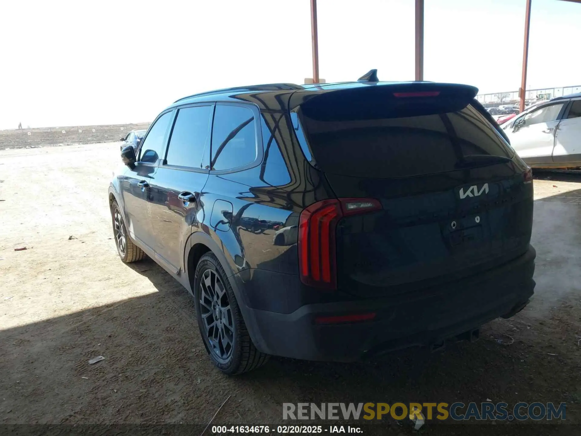 3 Photograph of a damaged car 5XYP5DHC8NG247726 KIA TELLURIDE 2022