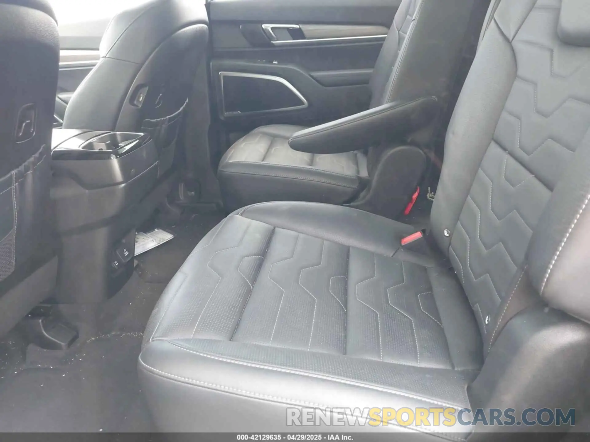 8 Photograph of a damaged car 5XYP5DHCXNG312382 KIA TELLURIDE 2022