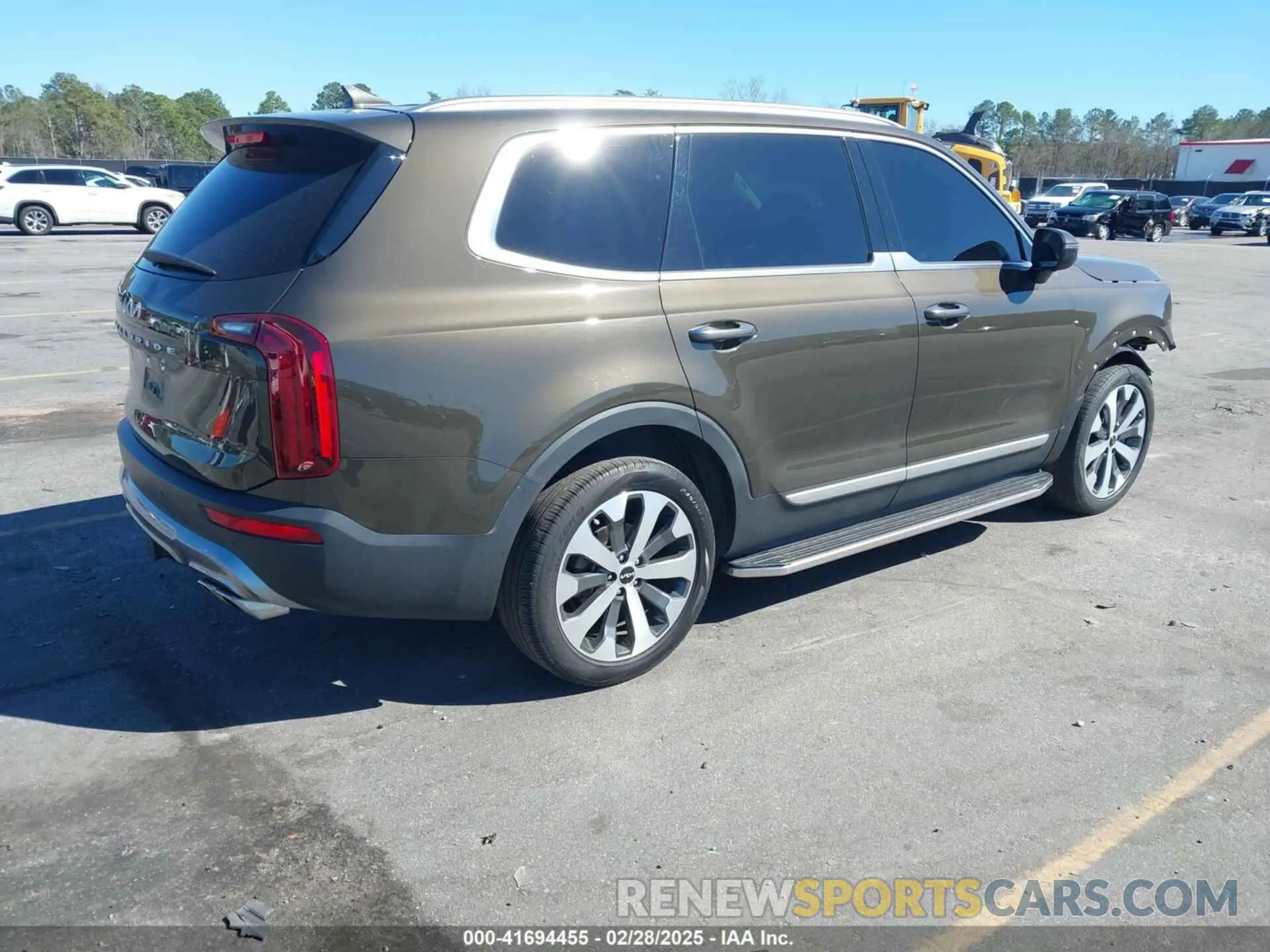 4 Photograph of a damaged car 5XYP64HC1NG261271 KIA TELLURIDE 2022