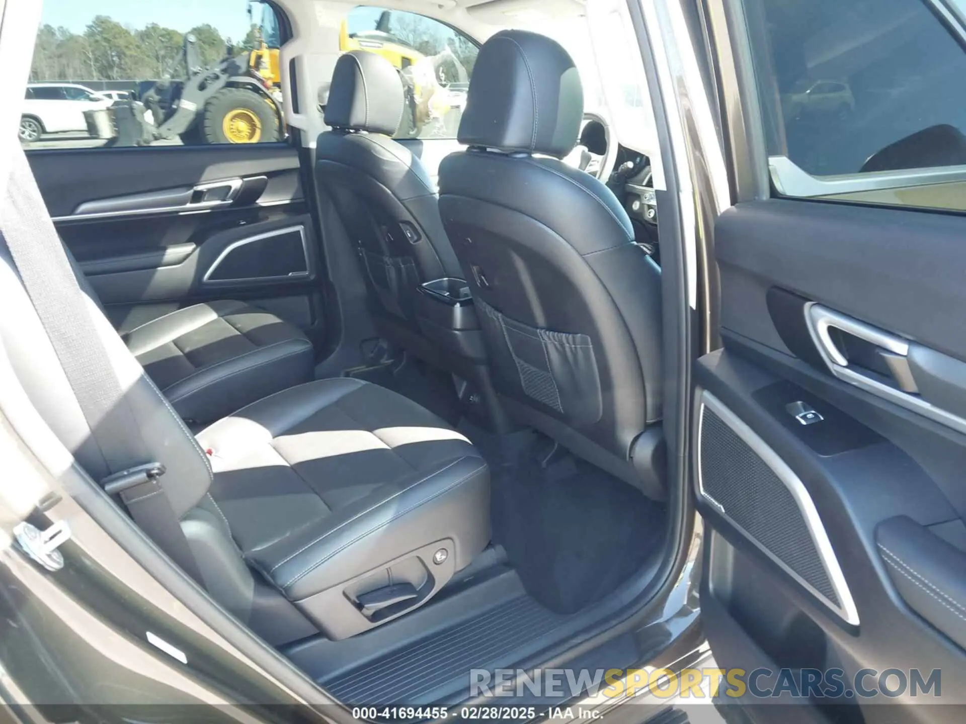 8 Photograph of a damaged car 5XYP64HC1NG261271 KIA TELLURIDE 2022