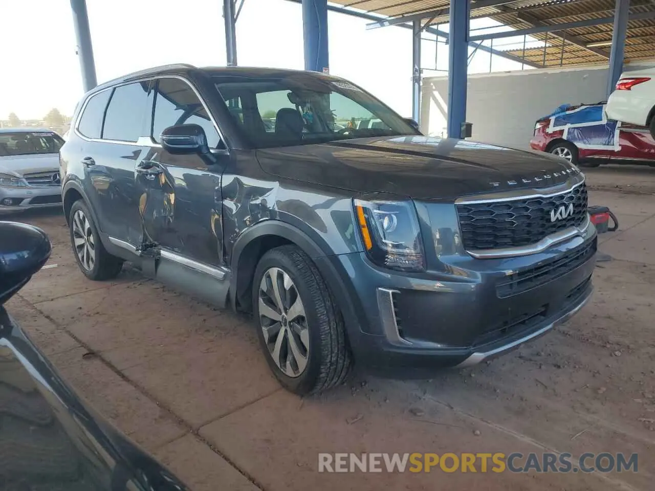 4 Photograph of a damaged car 5XYP64HC6NG239461 KIA TELLURIDE 2022