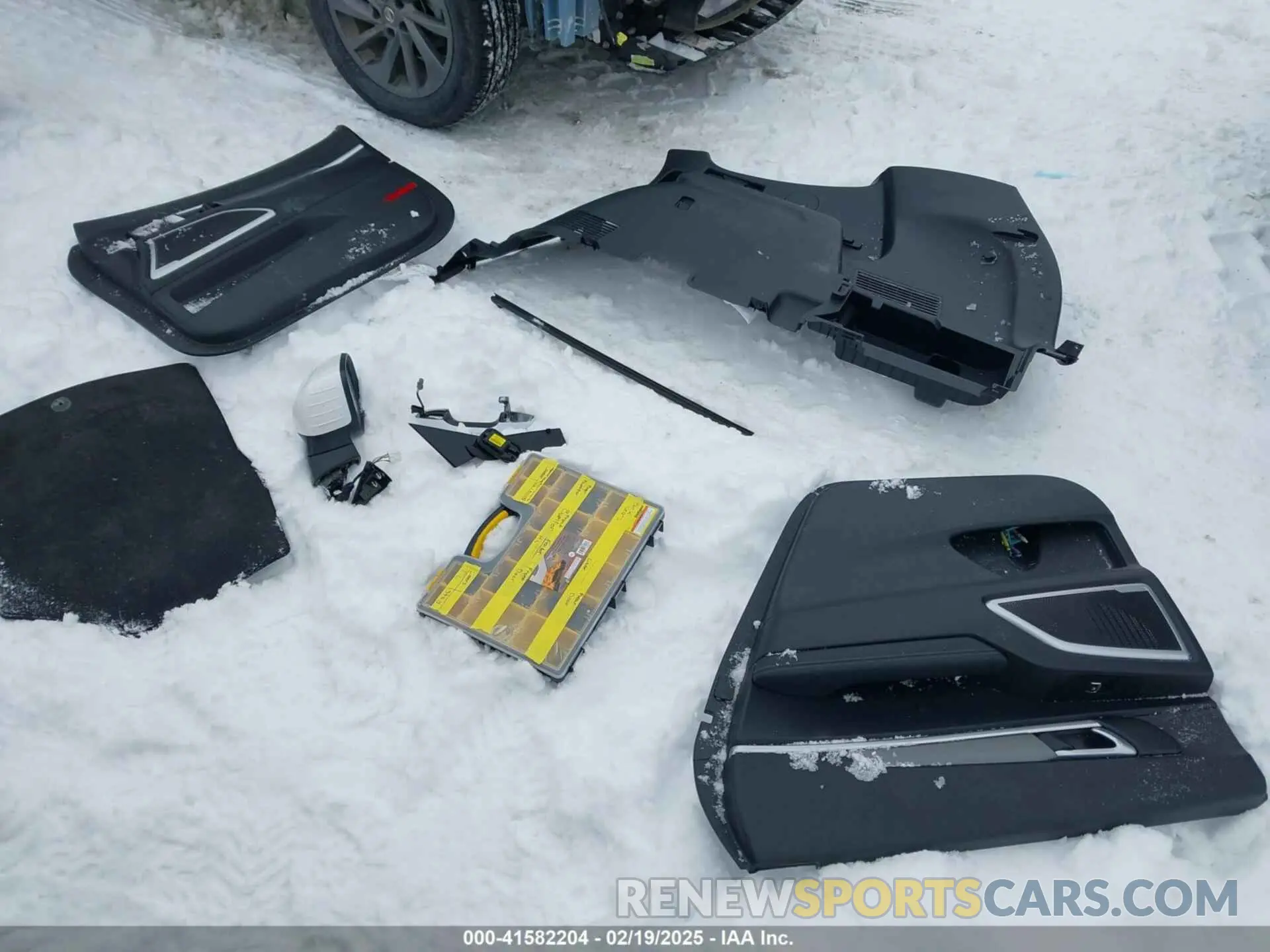 12 Photograph of a damaged car 5XYP6DHC4NG323438 KIA TELLURIDE 2022
