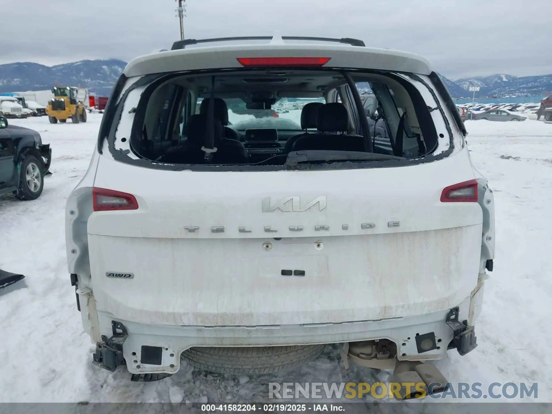 17 Photograph of a damaged car 5XYP6DHC4NG323438 KIA TELLURIDE 2022