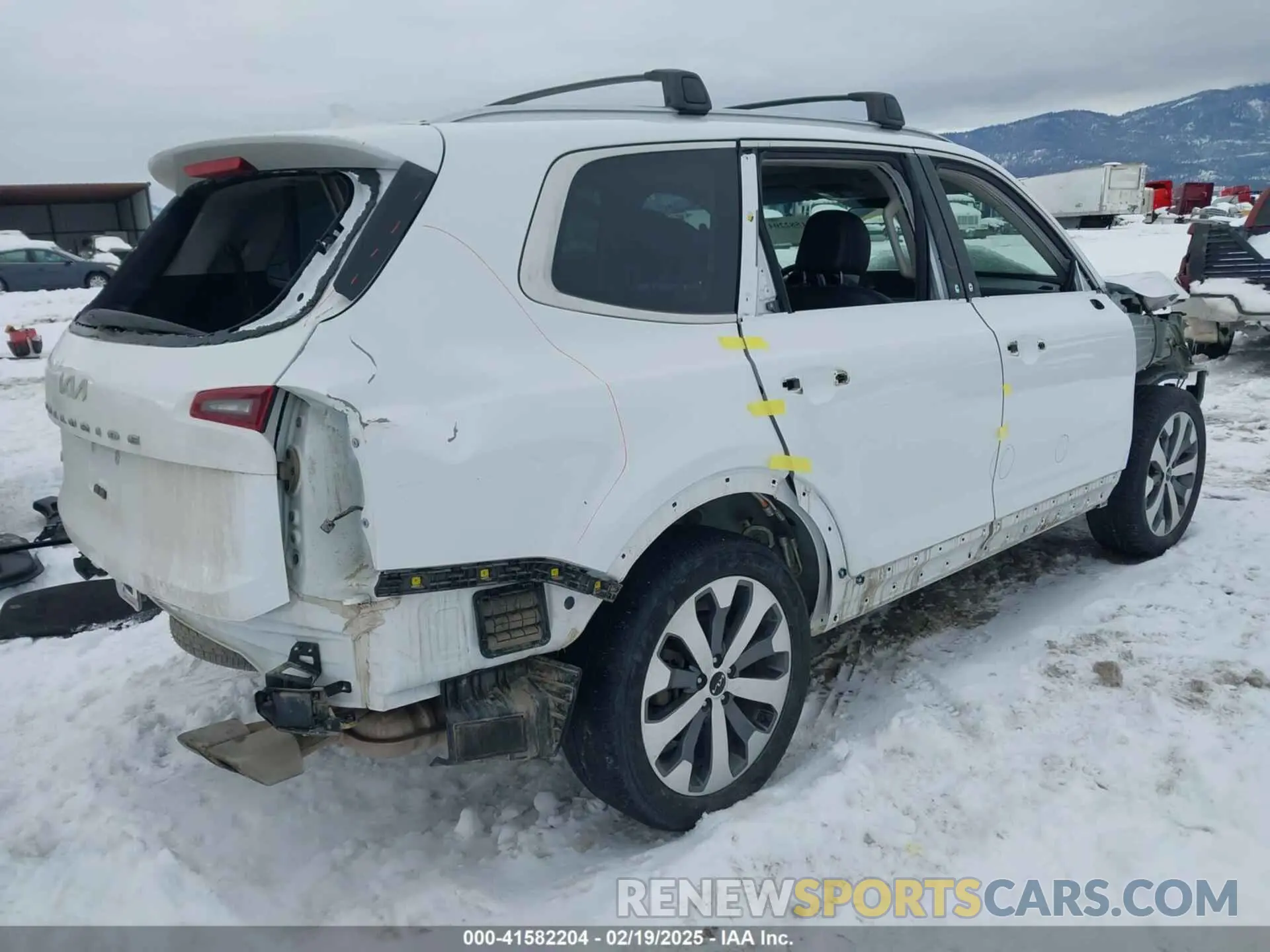 4 Photograph of a damaged car 5XYP6DHC4NG323438 KIA TELLURIDE 2022