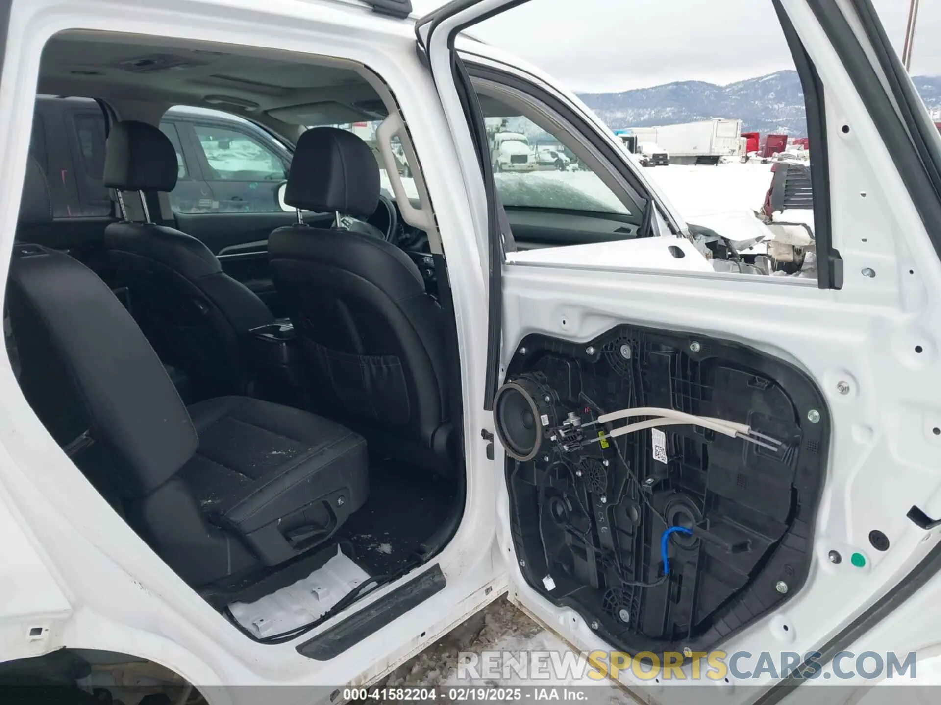 8 Photograph of a damaged car 5XYP6DHC4NG323438 KIA TELLURIDE 2022