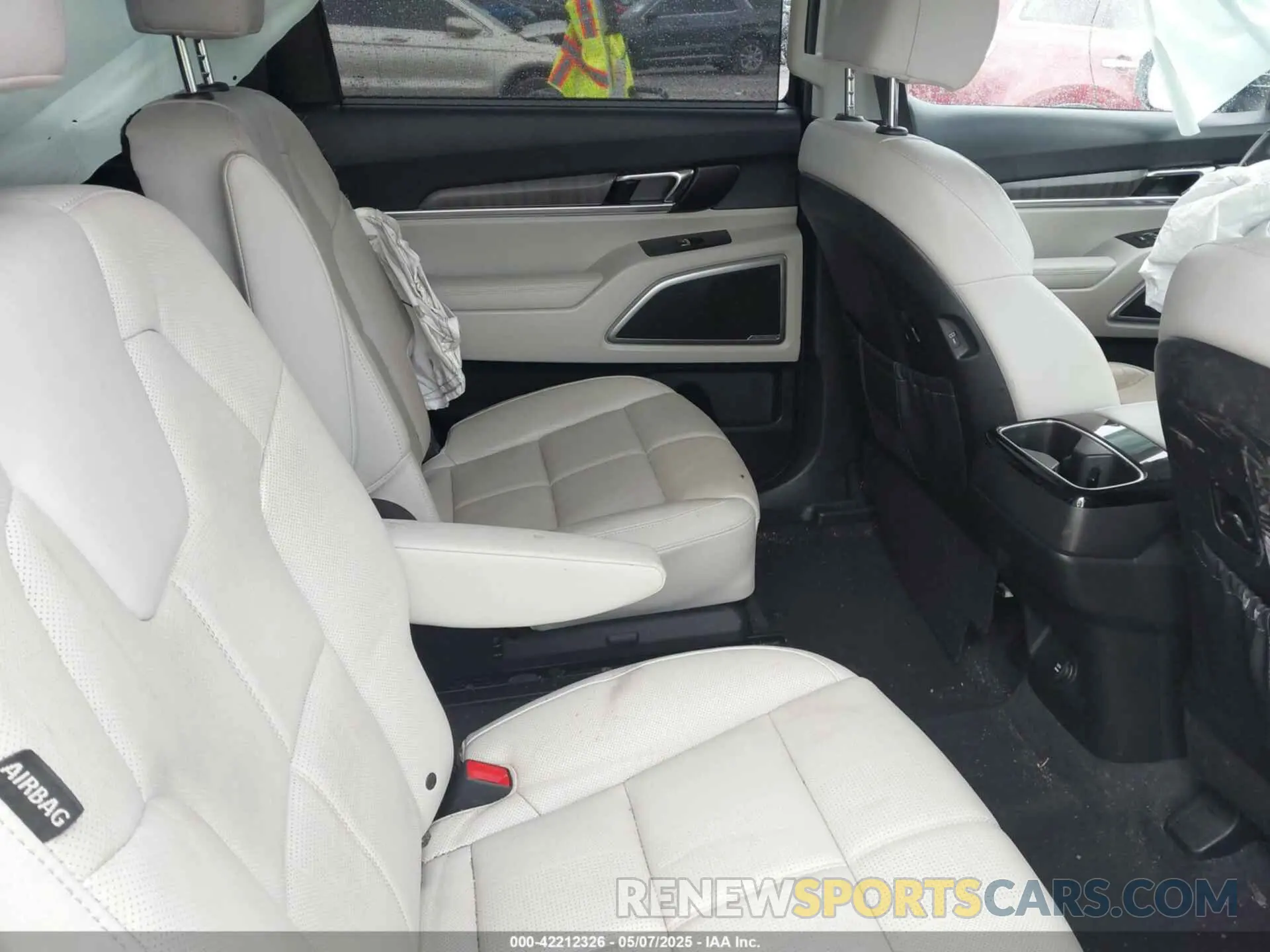 8 Photograph of a damaged car 5XYP34GC9PG339972 KIA TELLURIDE 2023