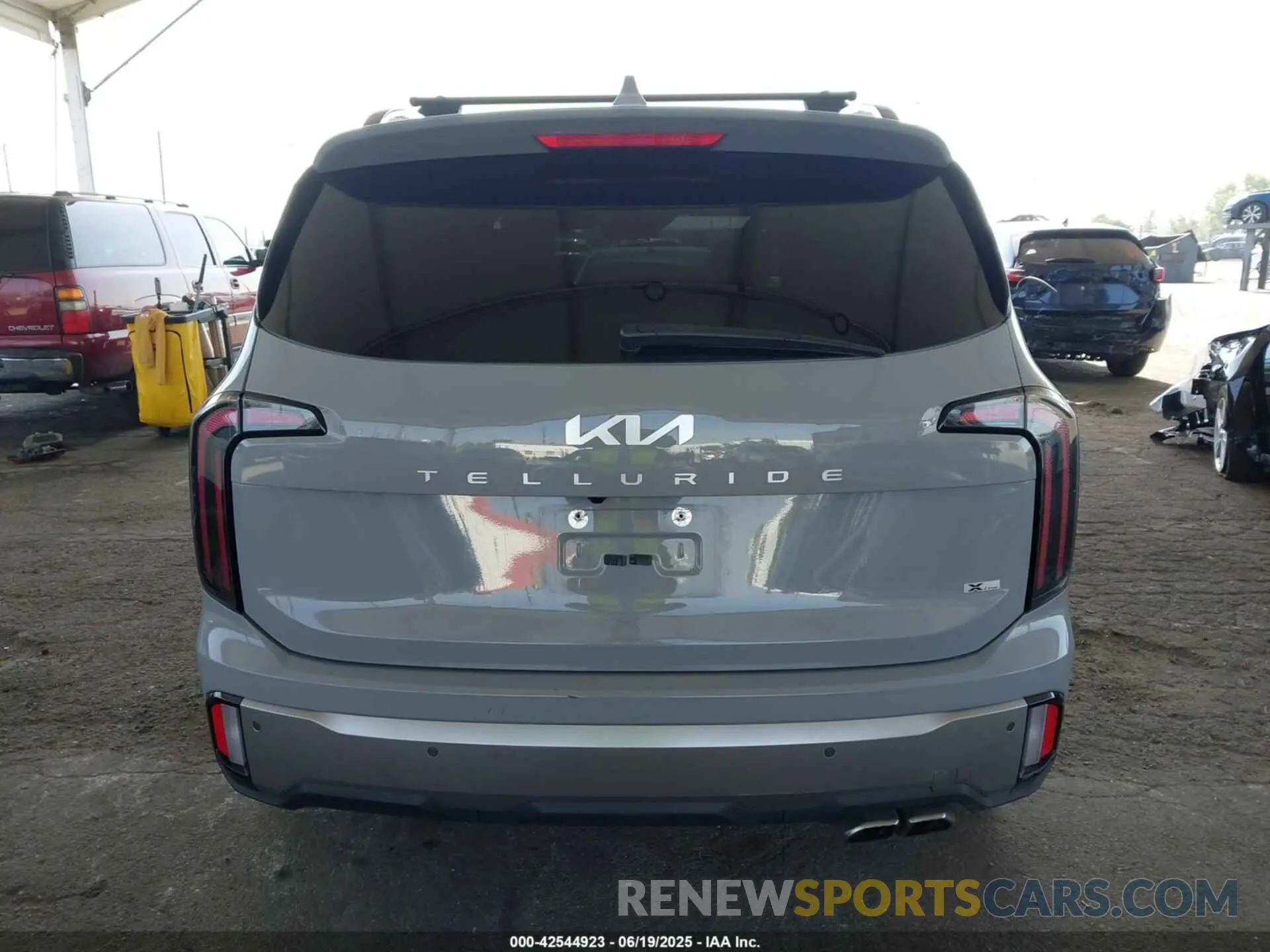 16 Photograph of a damaged car 5XYP3DGC0PG395945 KIA TELLURIDE 2023