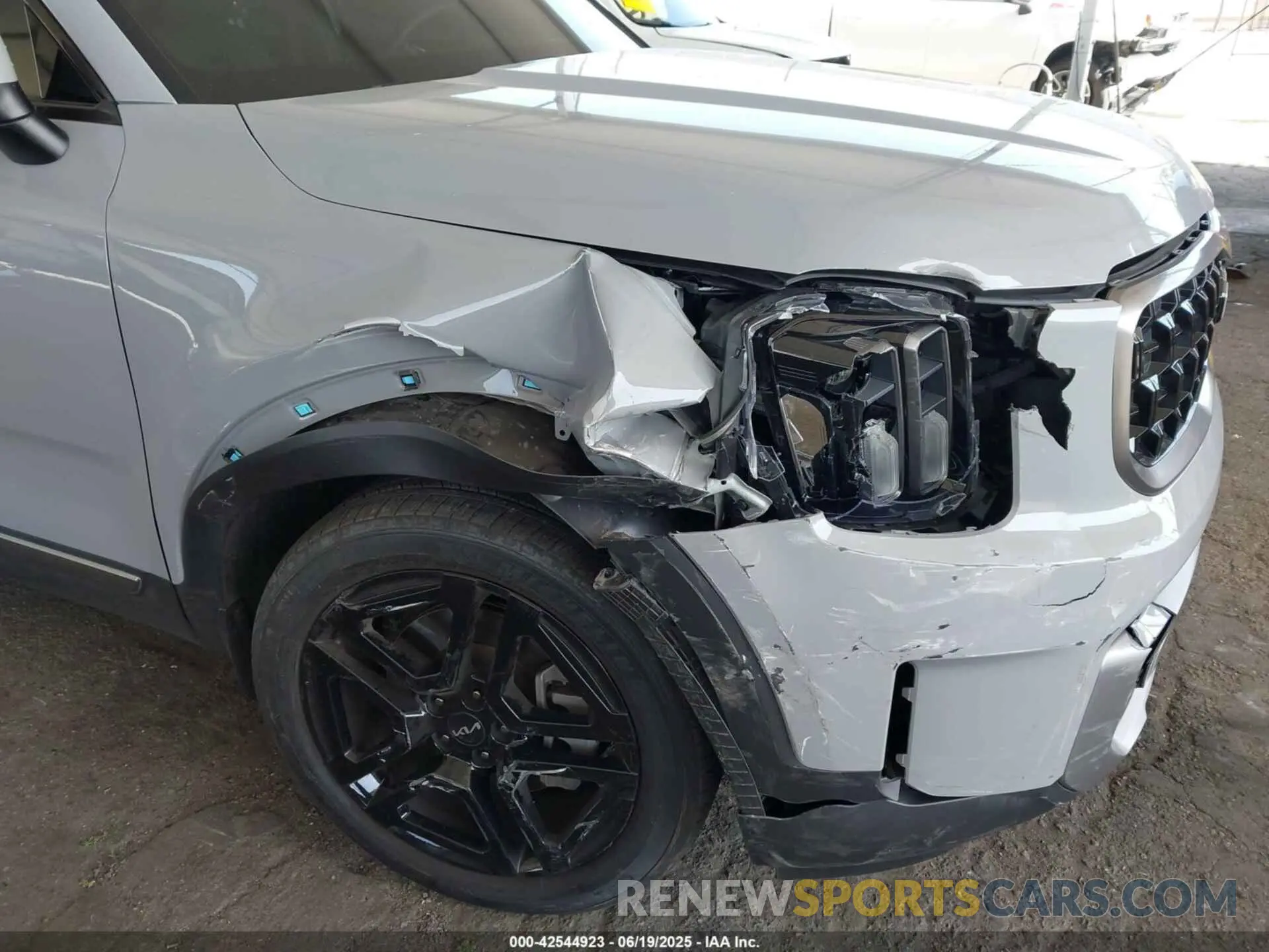 6 Photograph of a damaged car 5XYP3DGC0PG395945 KIA TELLURIDE 2023