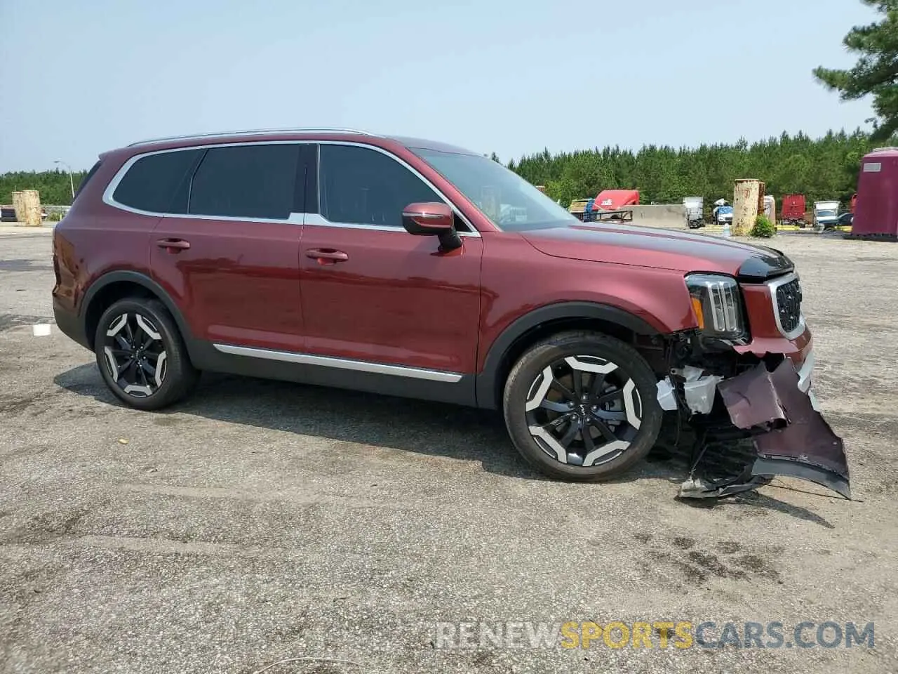 4 Photograph of a damaged car 5XYP3DGC4PG384995 KIA TELLURIDE 2023