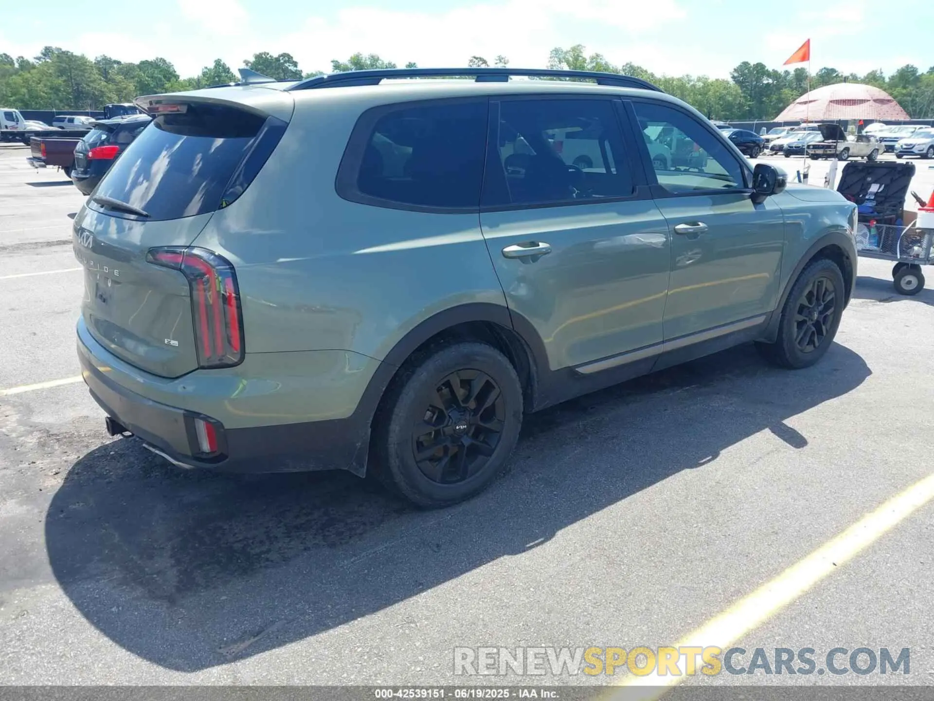 4 Photograph of a damaged car 5XYP5DGC3PG326547 KIA TELLURIDE 2023