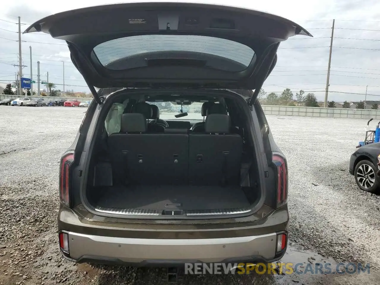 6 Photograph of a damaged car 5XYP5DGC3PG336673 KIA TELLURIDE 2023