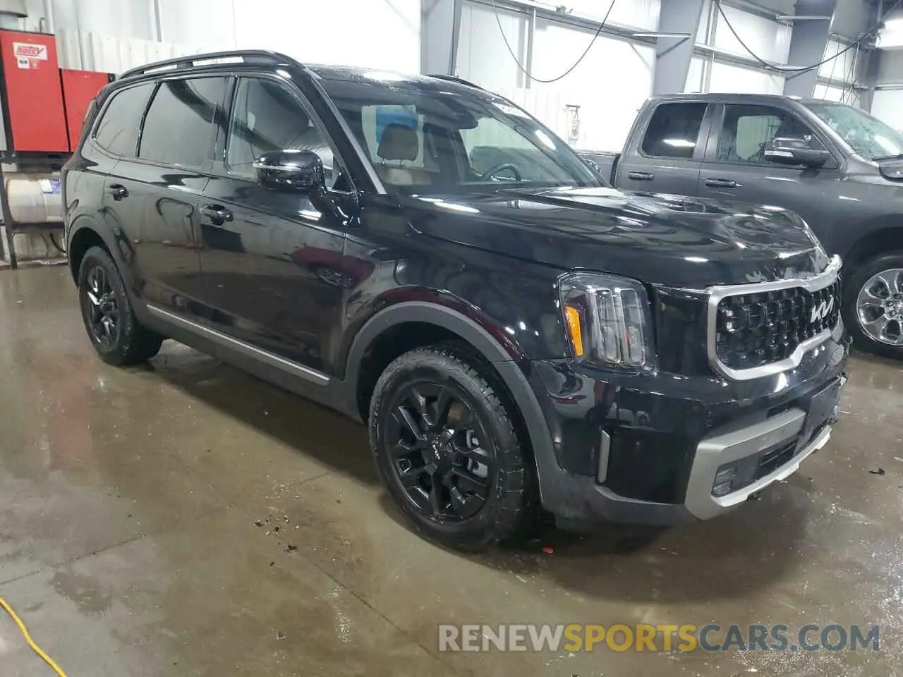 4 Photograph of a damaged car 5XYP5DGC6PG406098 KIA TELLURIDE 2023