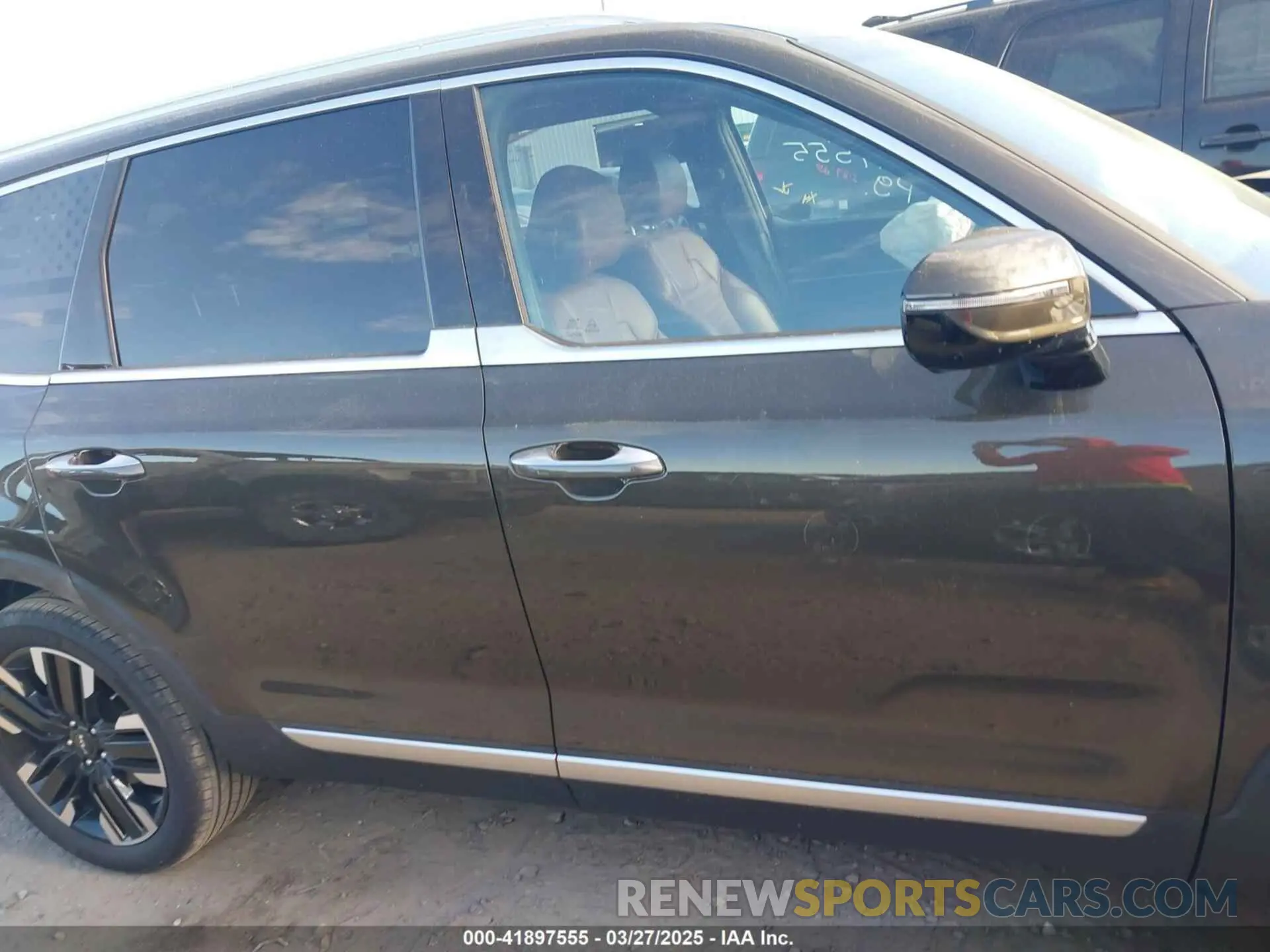 13 Photograph of a damaged car 5XYP5DGC8PG345837 KIA TELLURIDE 2023
