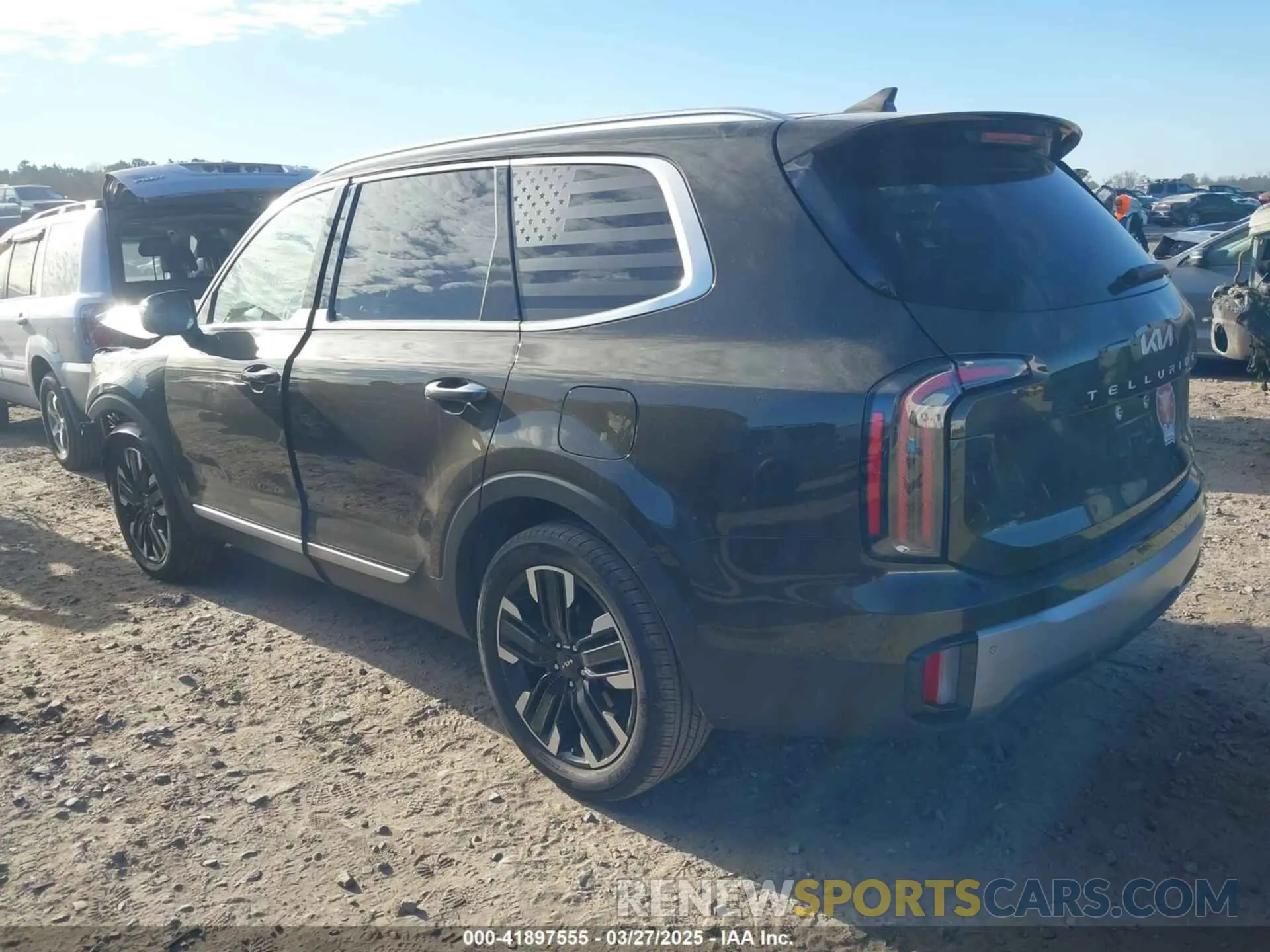 3 Photograph of a damaged car 5XYP5DGC8PG345837 KIA TELLURIDE 2023