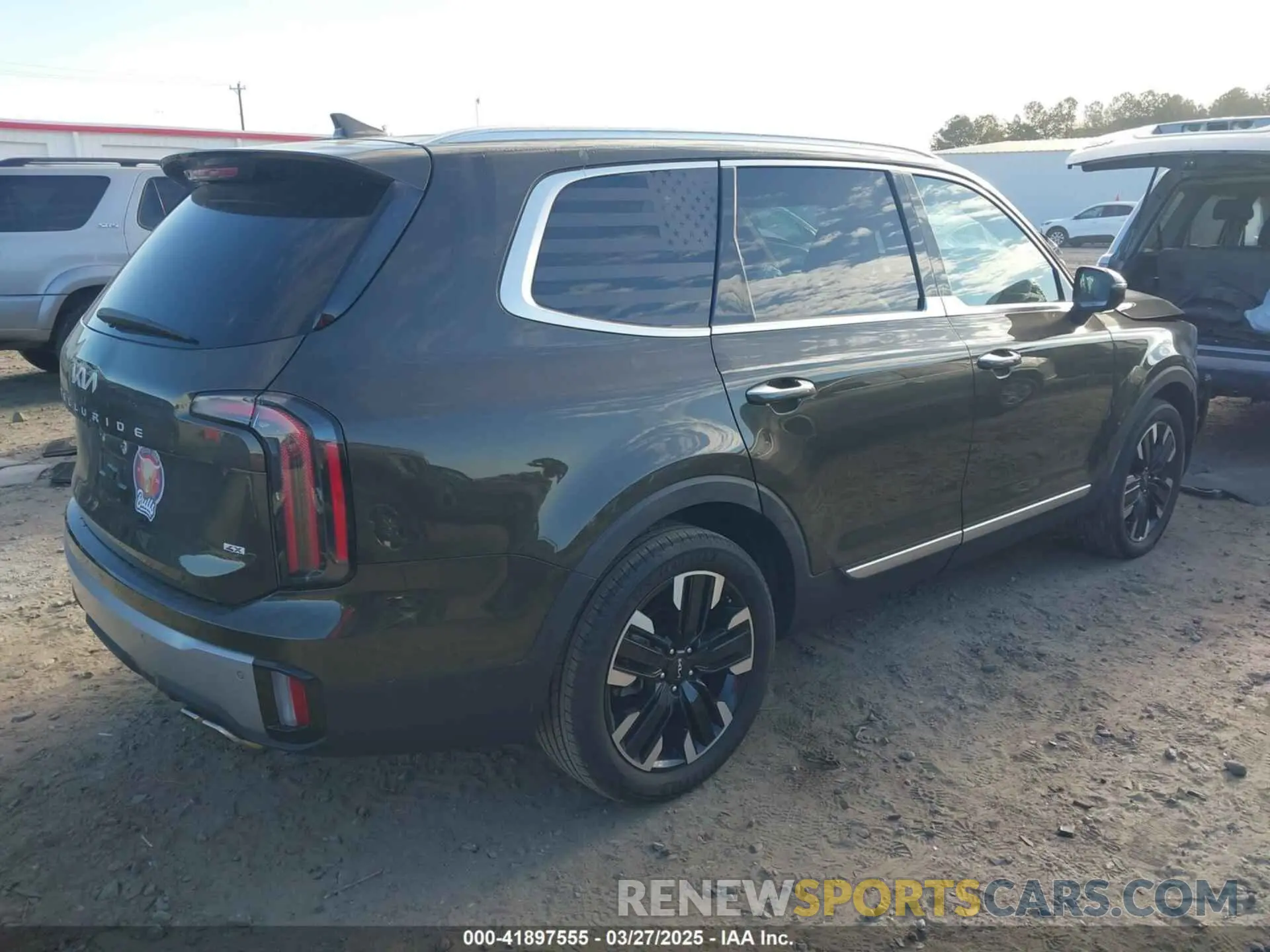 4 Photograph of a damaged car 5XYP5DGC8PG345837 KIA TELLURIDE 2023
