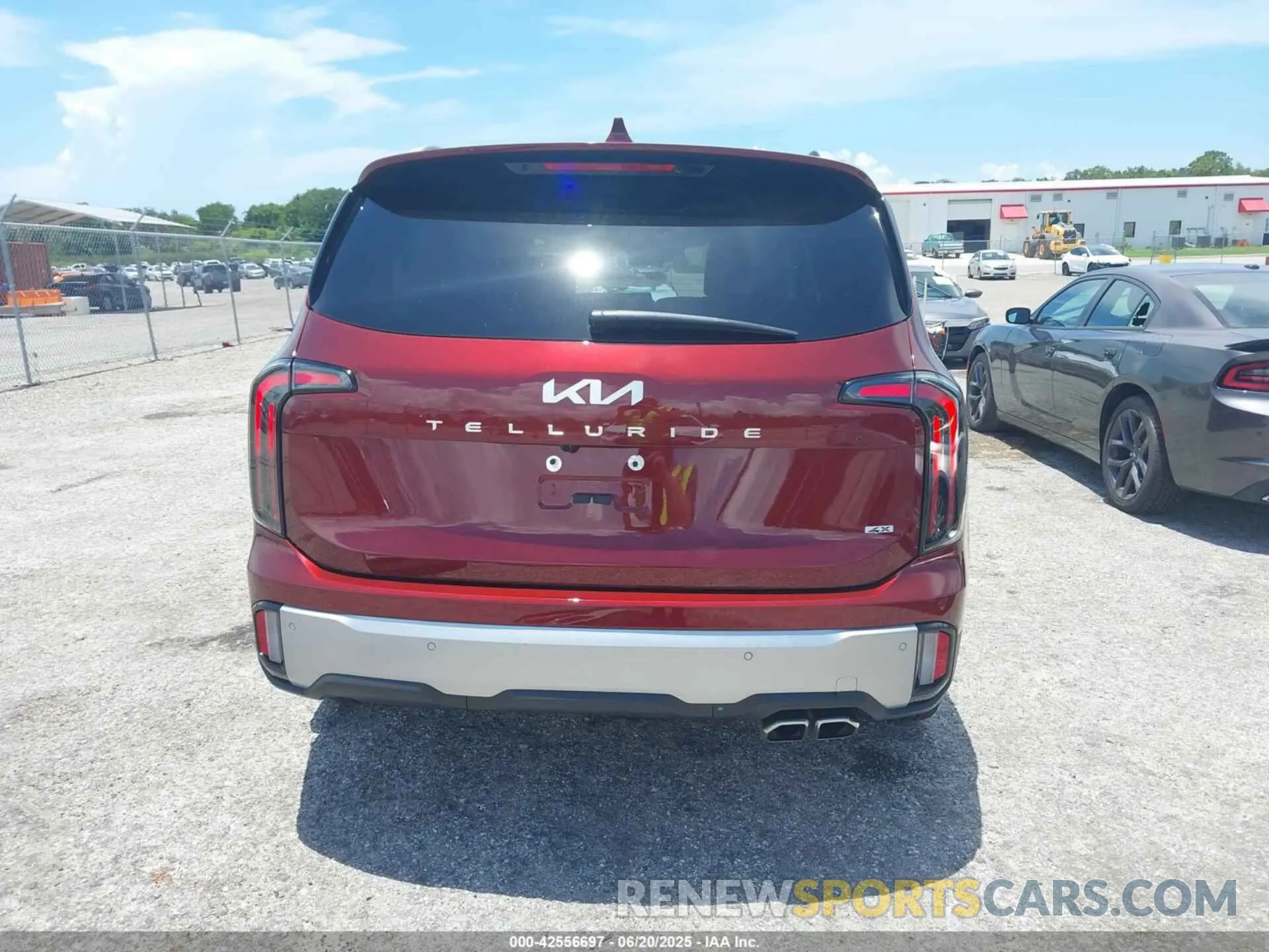 17 Photograph of a damaged car 5XYP5DGC9PG384453 KIA TELLURIDE 2023