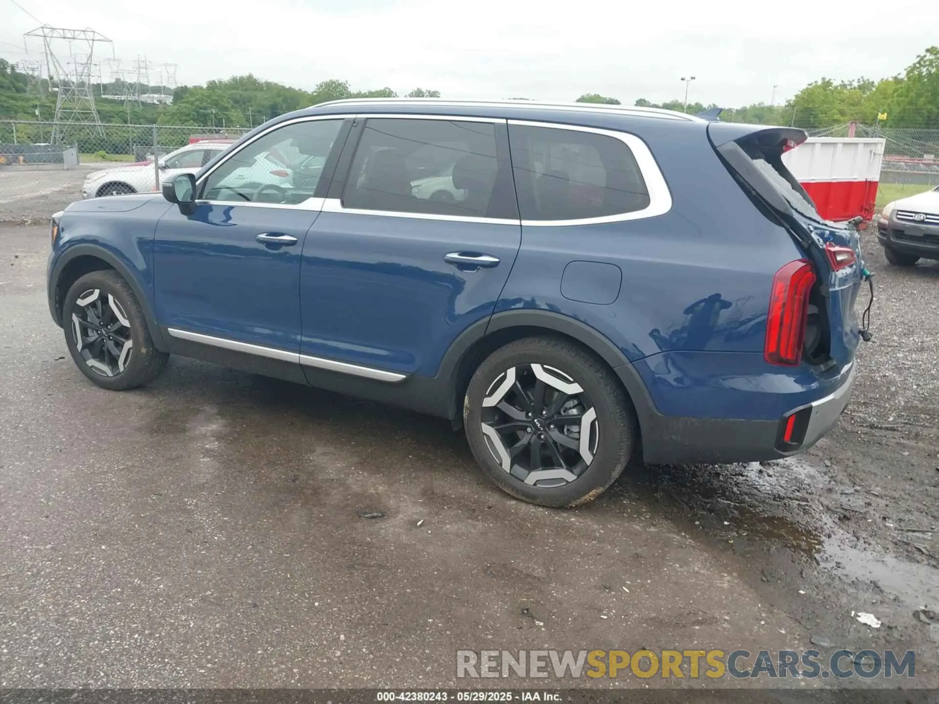 3 Photograph of a damaged car 5XYP64GC0PG391725 KIA TELLURIDE 2023