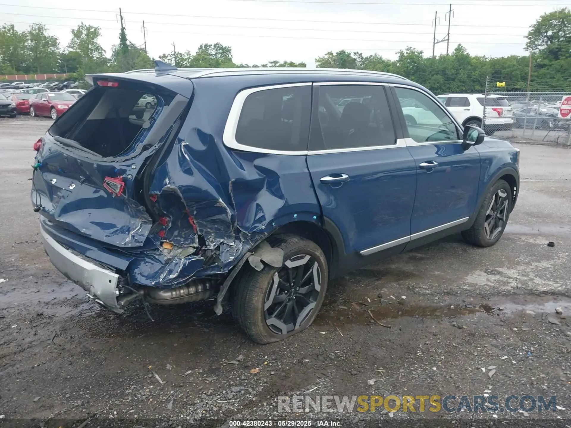 4 Photograph of a damaged car 5XYP64GC0PG391725 KIA TELLURIDE 2023