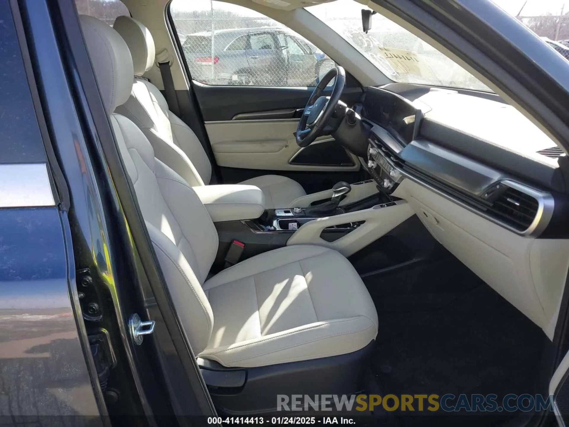 5 Photograph of a damaged car 5XYP6DGC7PG331117 KIA TELLURIDE 2023