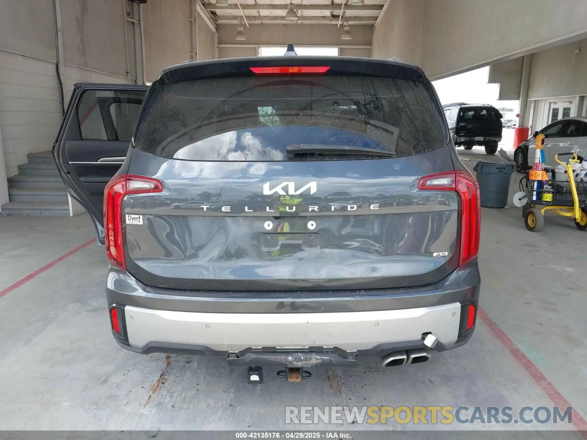 16 Photograph of a damaged car 5XYP6DGC7PG405488 KIA TELLURIDE 2023