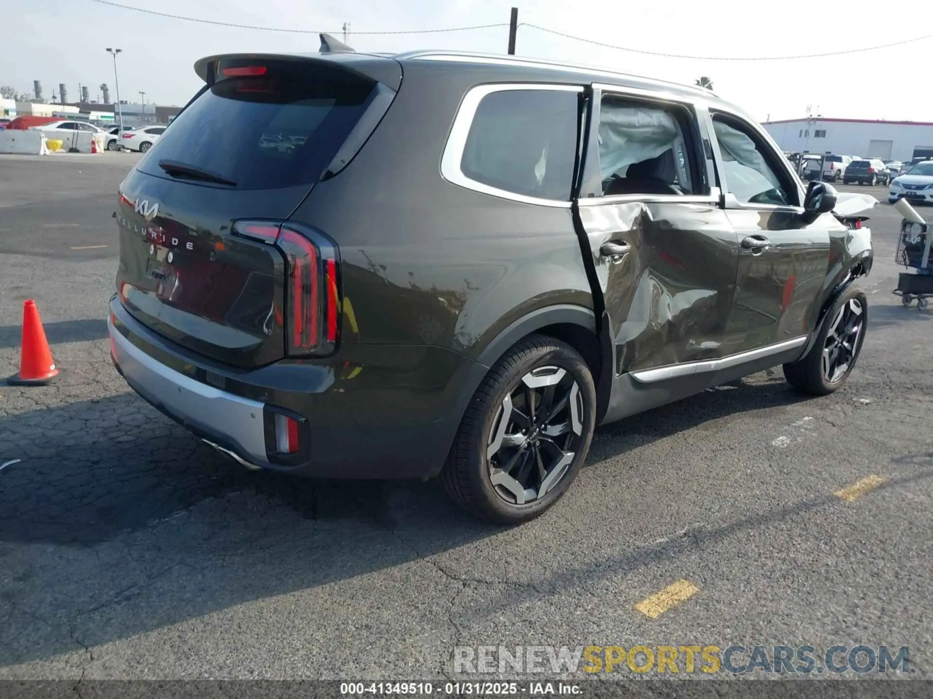 4 Photograph of a damaged car 5XYP34GC3RG521217 KIA TELLURIDE 2024